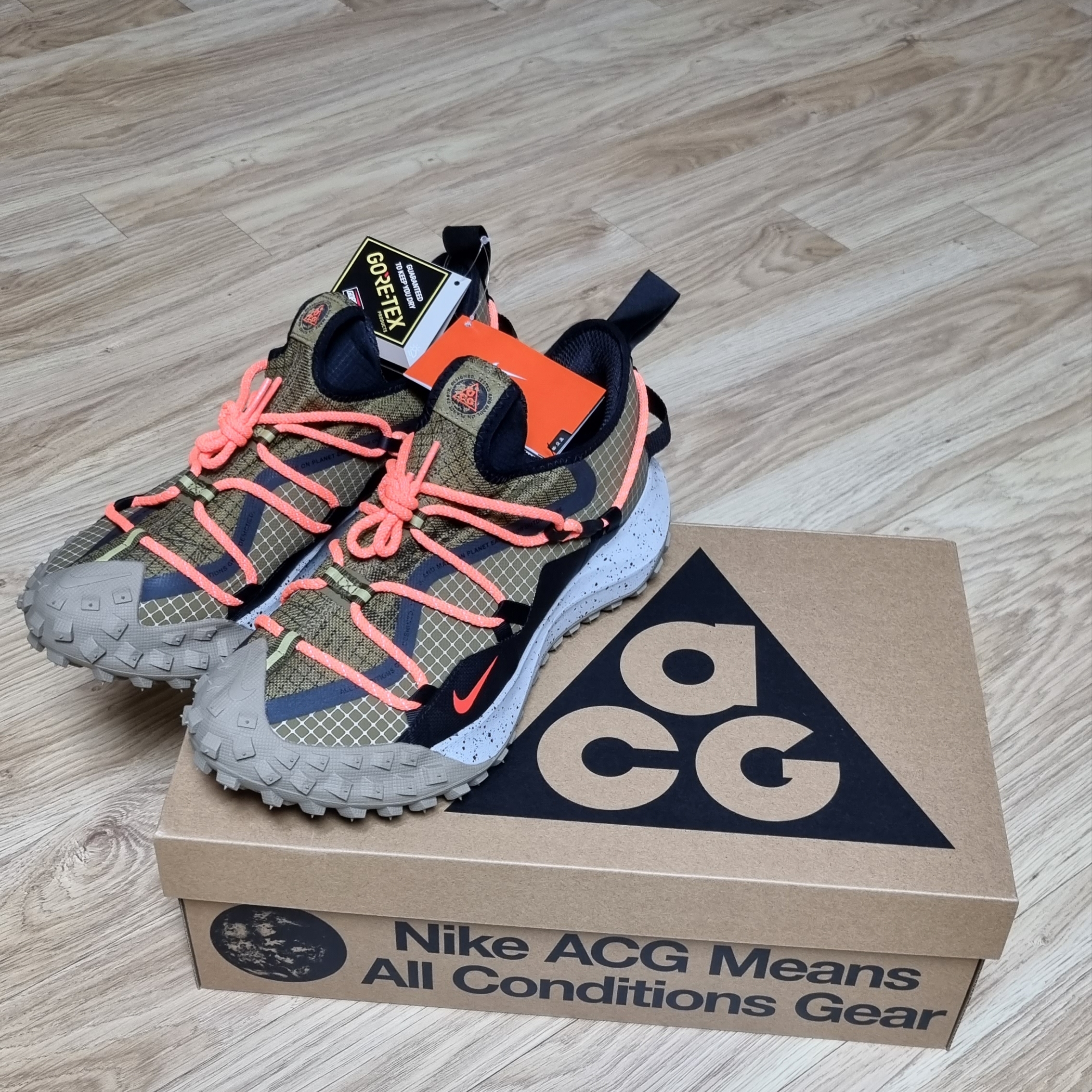 Nike ACG Mountain Fly Low Gore-Tex SE Hazel Rush 착용 스타일