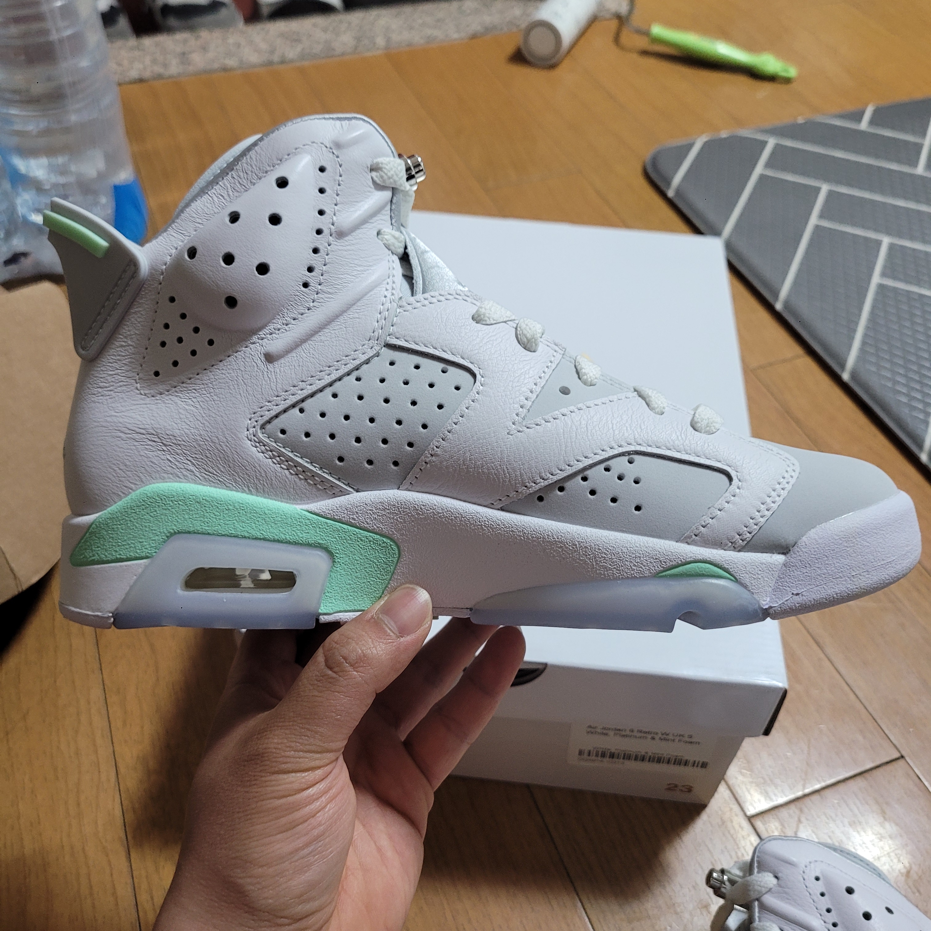 (W) Jordan 6 Retro Mint Foam 착용 스타일 - 2