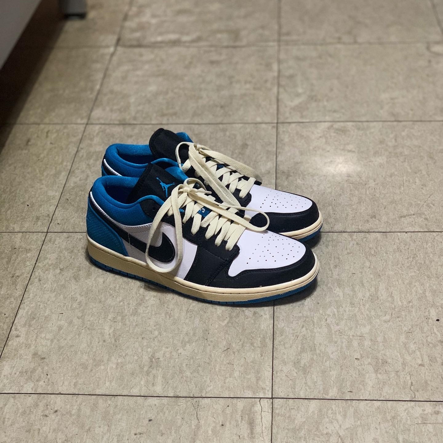 Jordan 1 x Travis Scott x Fragment Retro Low OG SP Military Blue, Jordan 1 Low SE Laser Blue 착용 스타일