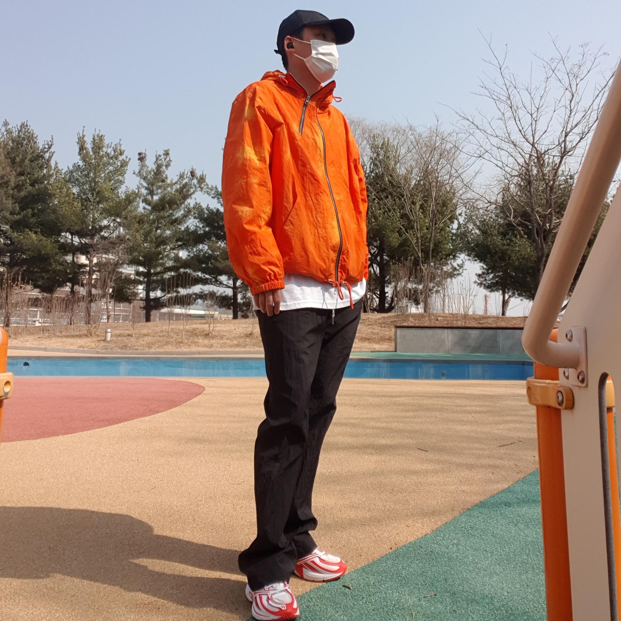 Reebok x Kanghyuk Premier Road Modern White Red , Prada Re-Nylon Baseball Cap Black 착용 스타일 - 1