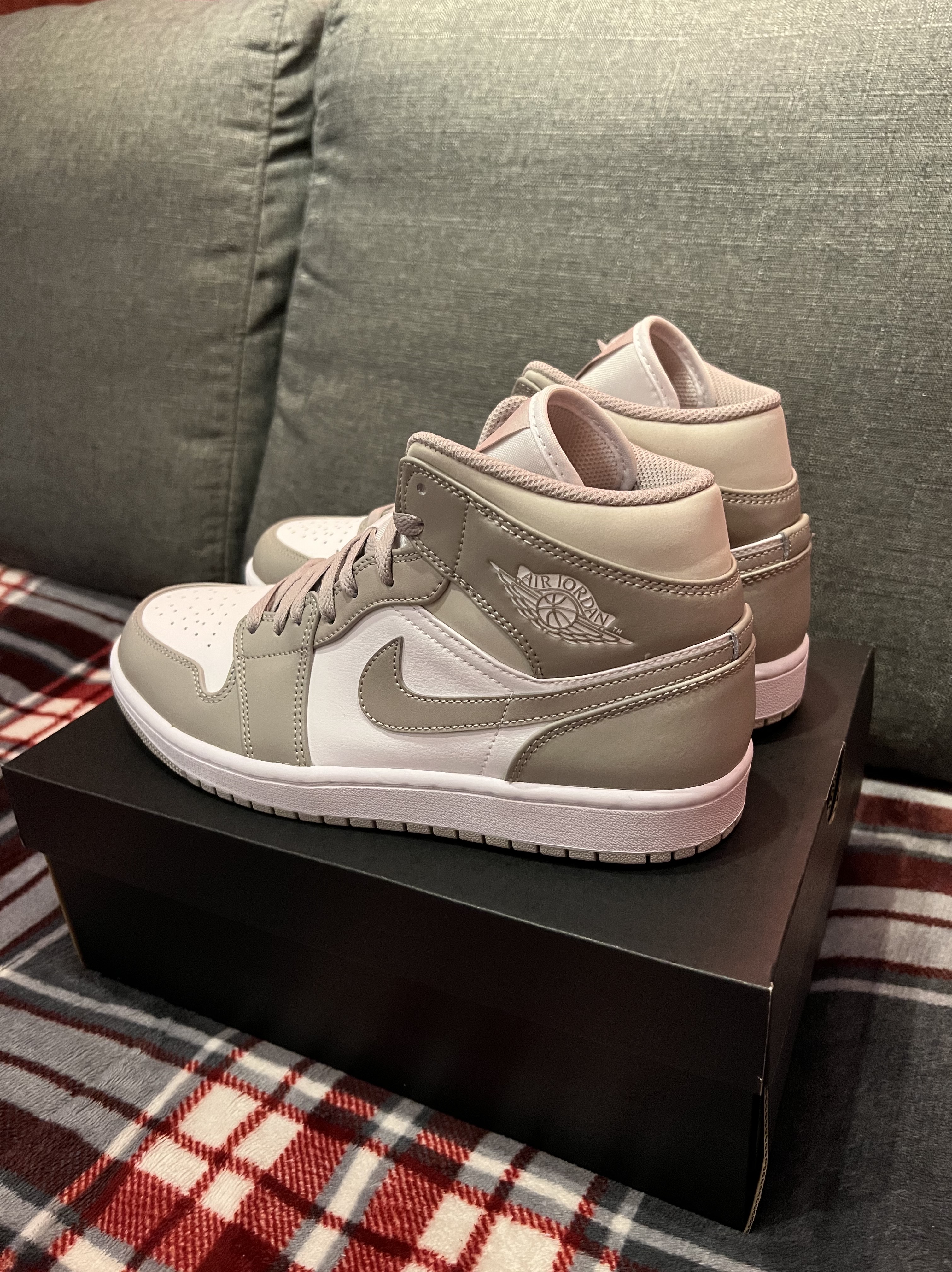 Jordan 1 Mid College Grey 착용 스타일 - 4