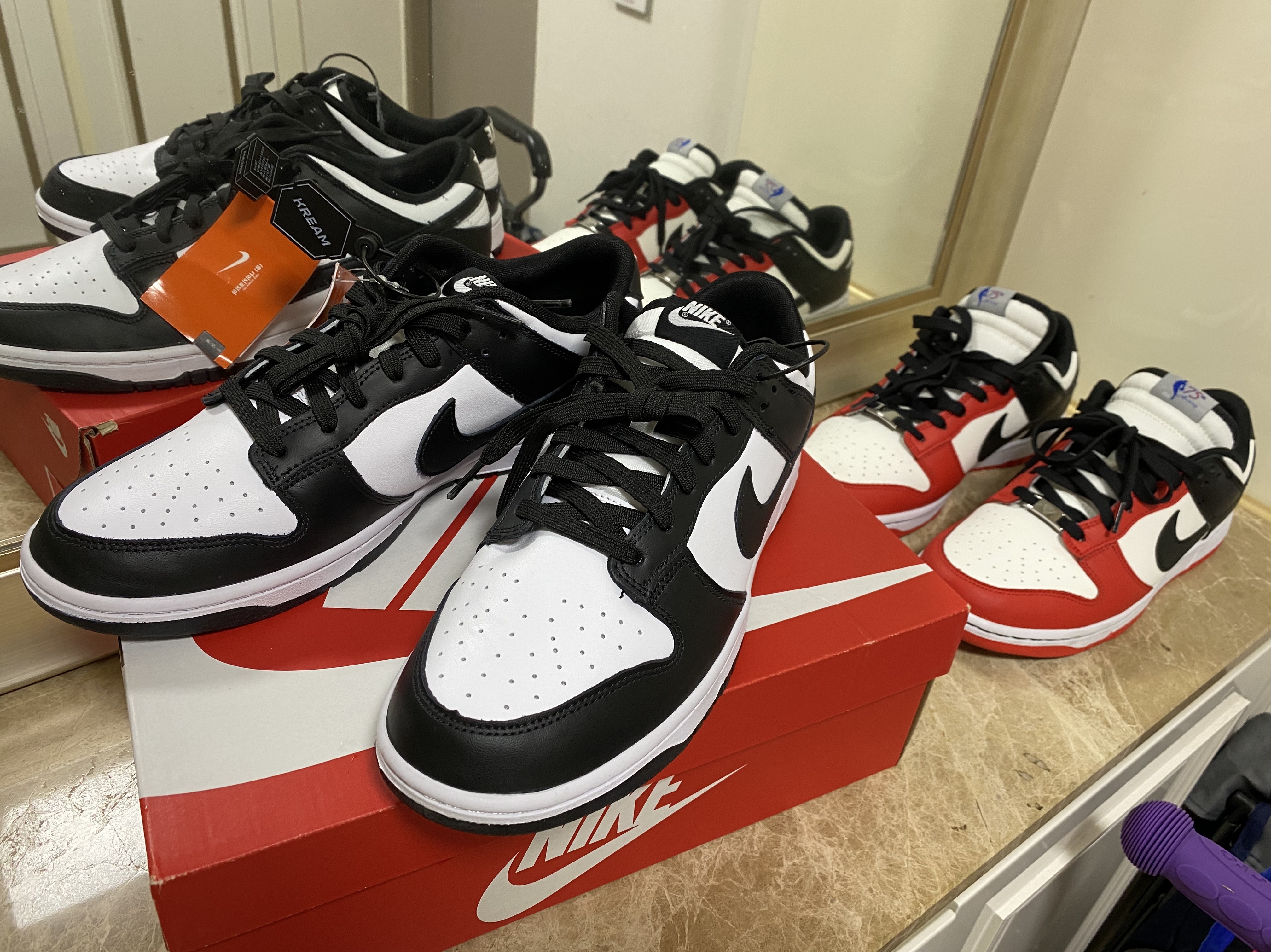 Nike Dunk Low Retro Black, Nike x NBA Dunk Low Retro EMB Black and Chile Red 착용 스타일 - 1