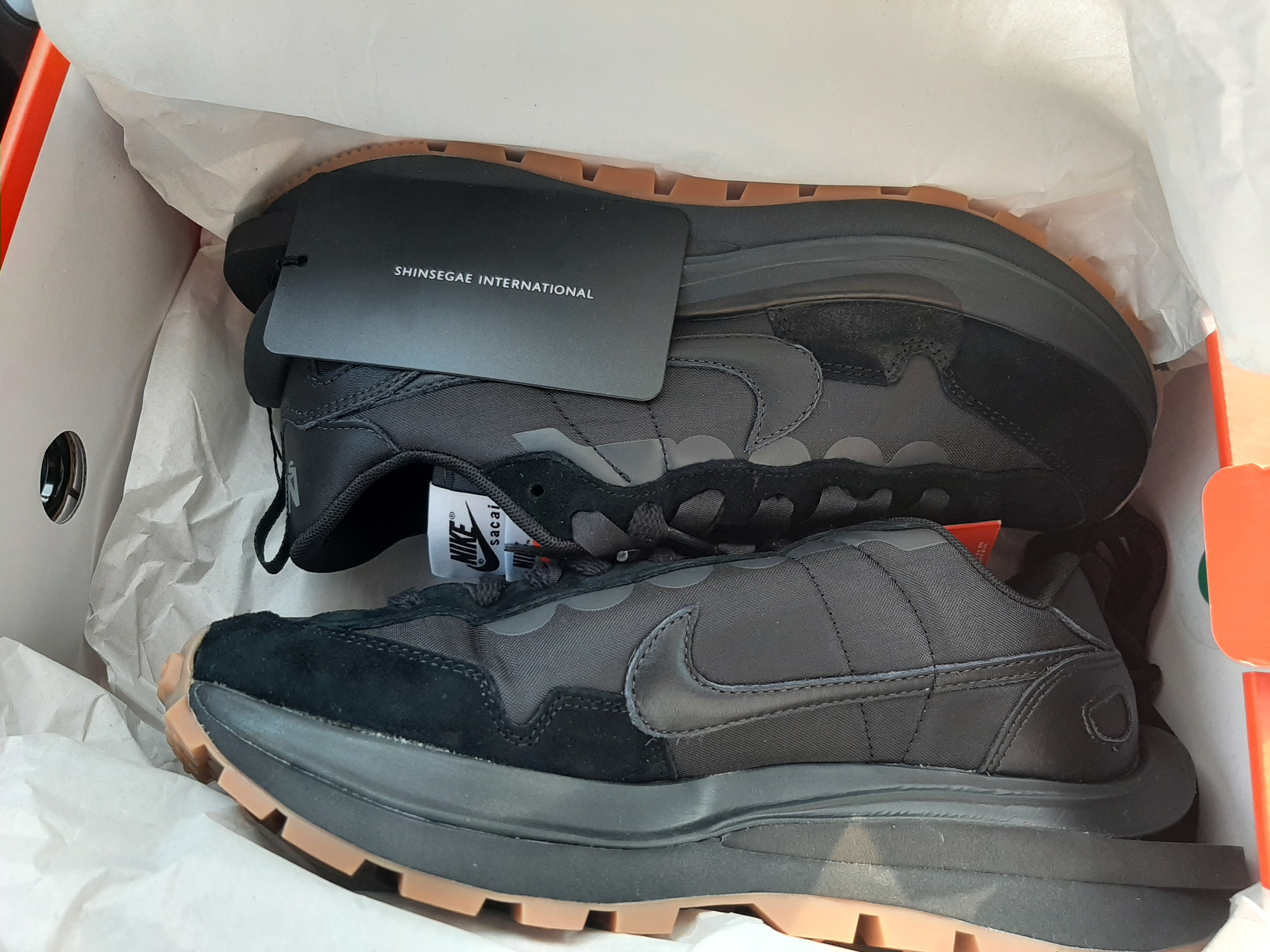 Nike x Sacai VaporWaffle Black and Gum 착용 스타일