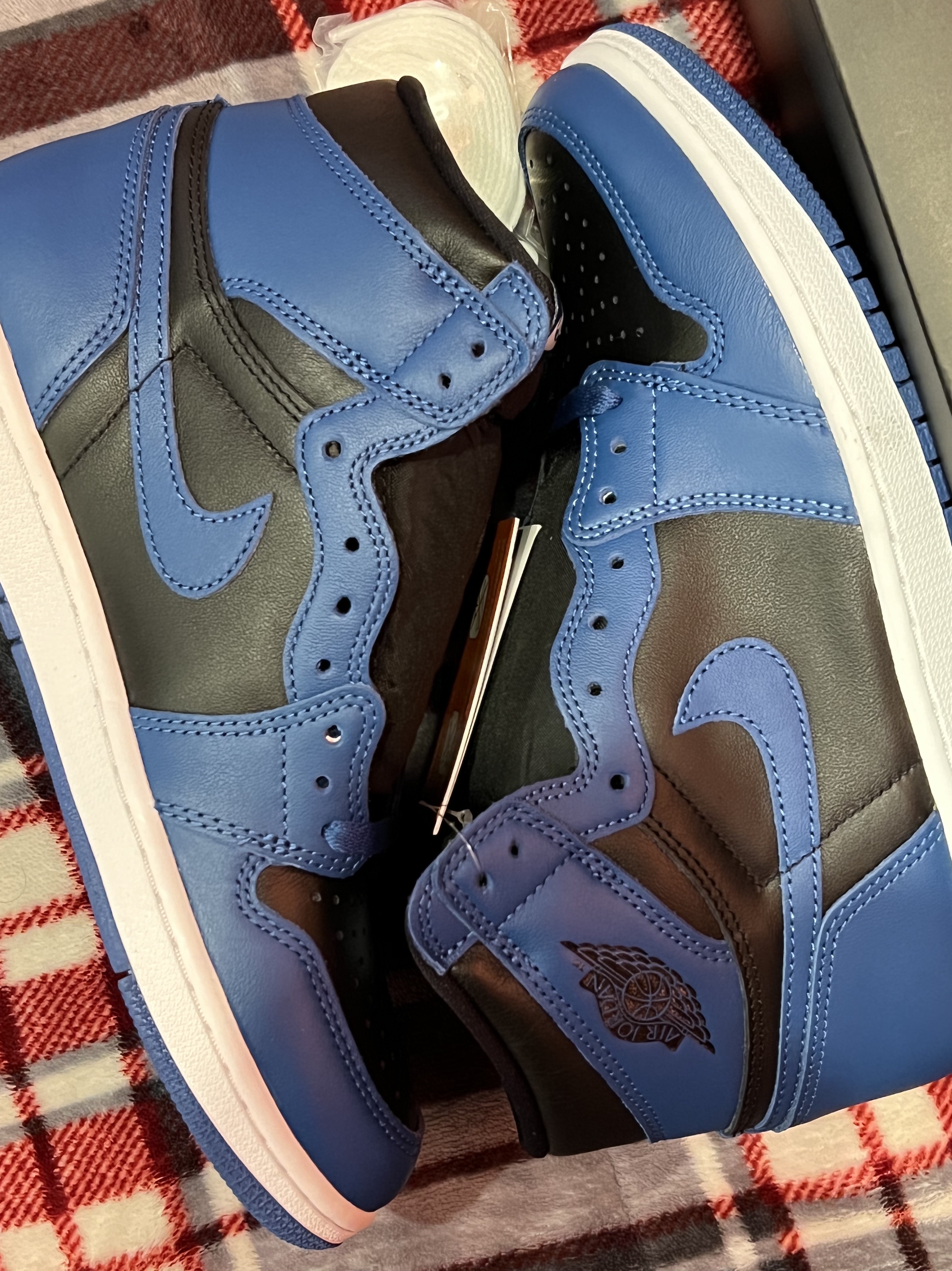 Jordan 1 Retro High OG Dark Marina Blue 착용 스타일 - 1