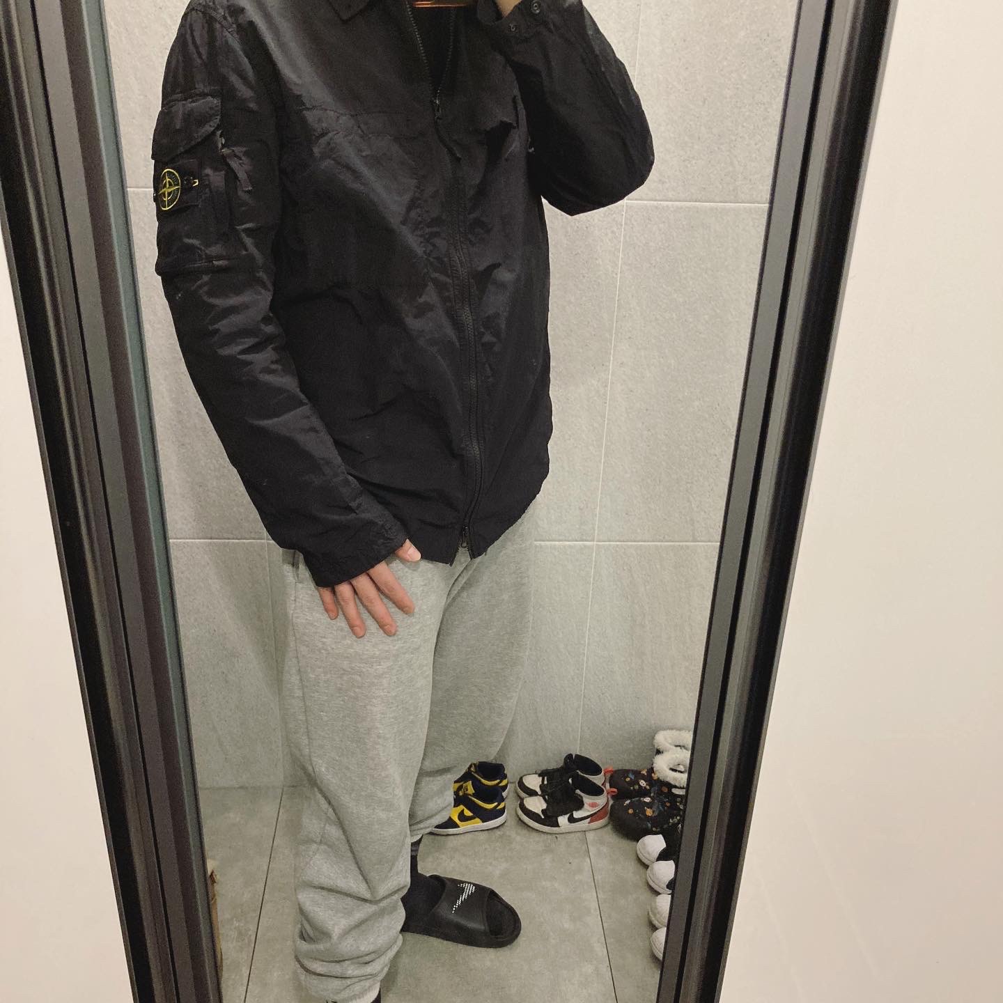 Stone Island 10502 Naslan Light Garment Dyed Overshirt Black - 22SS 착용 스타일 - 4