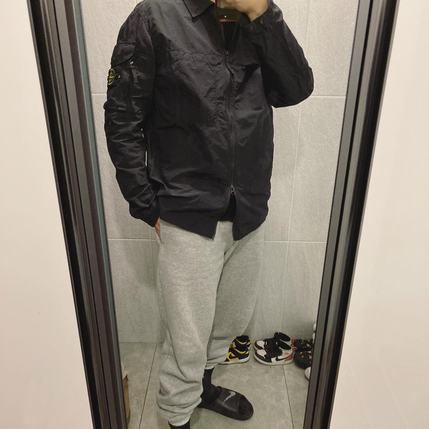 Stone Island 10502 Naslan Light Garment Dyed Overshirt Black - 22SS 착용 스타일 - 3