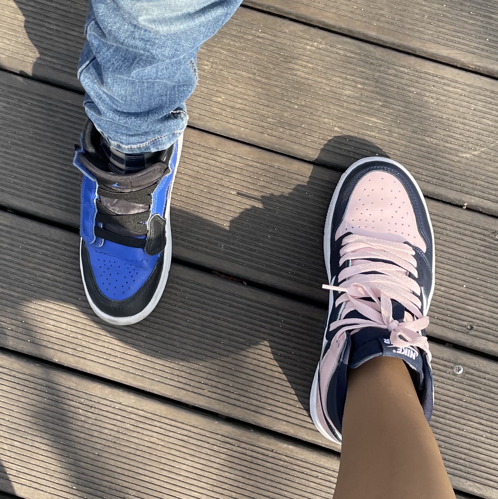 (PS) Jordan 1 Mid Alt Hyper Royal, (W) Jordan 1 Retro High OG Atmosphere 착용 스타일 - 5