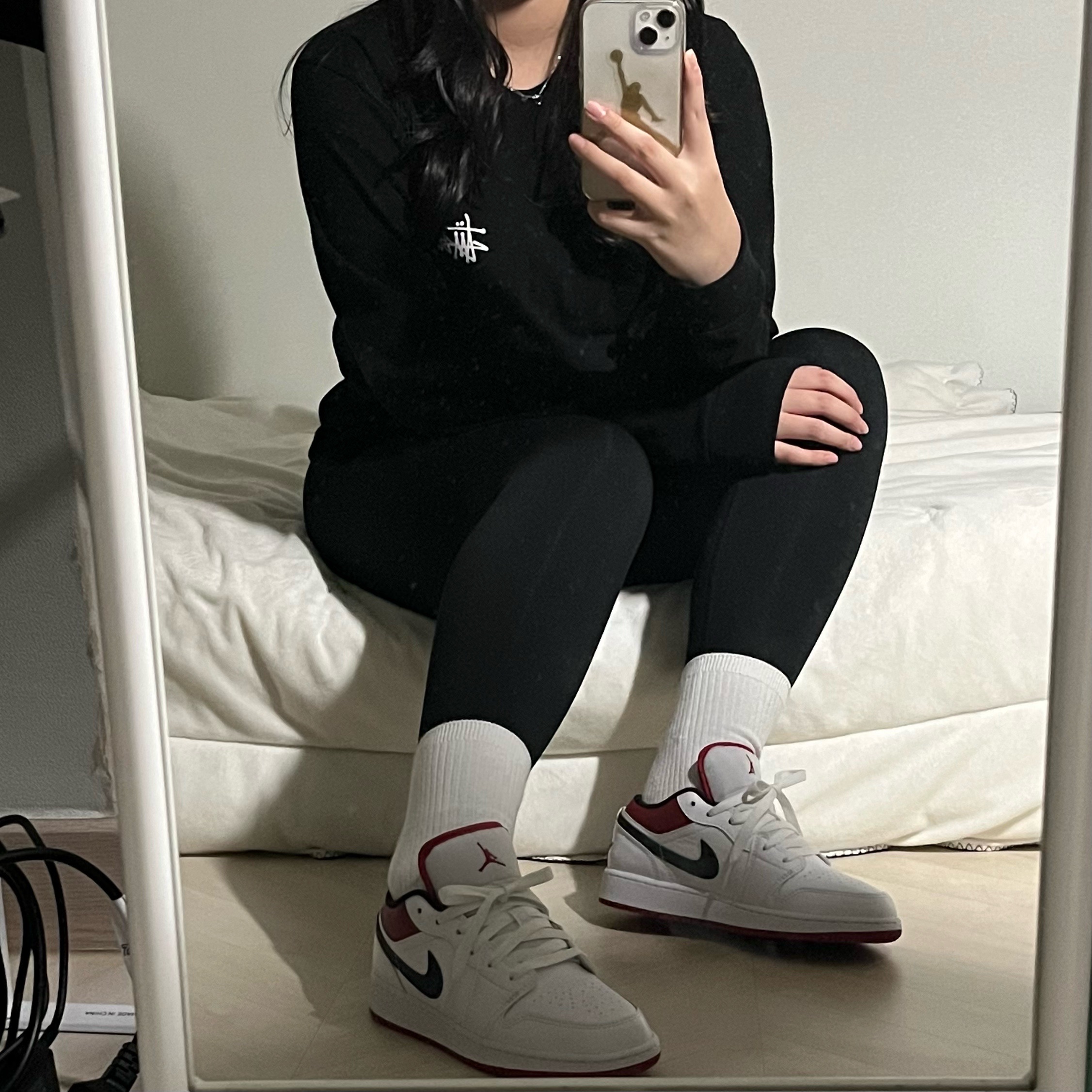 (GS) Jordan 1 Low White Red Black, Stussy Basic Stussy LS T-Shirt Black 2021 착용 스타일