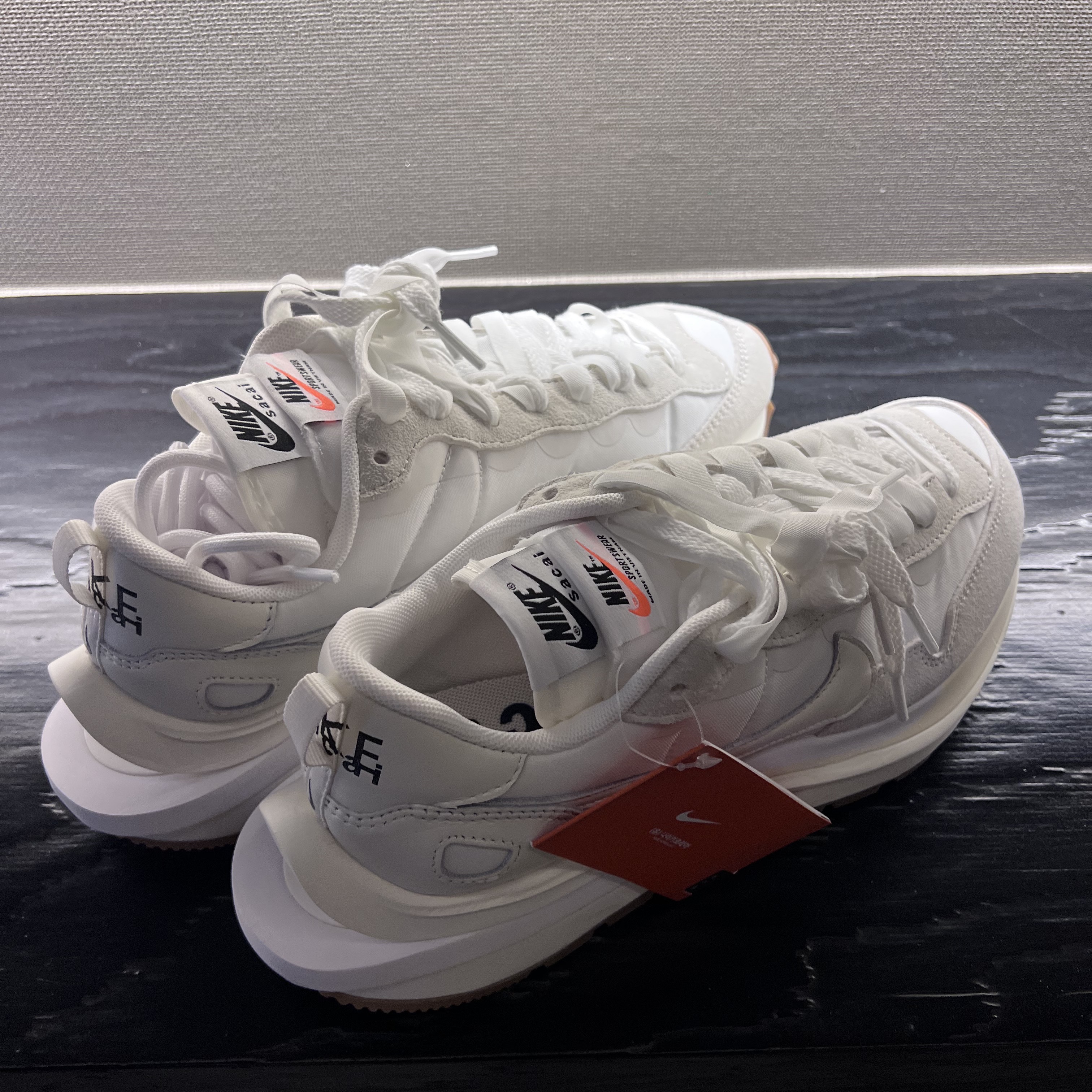 Nike x Sacai VaporWaffle White and Gum 착용 스타일