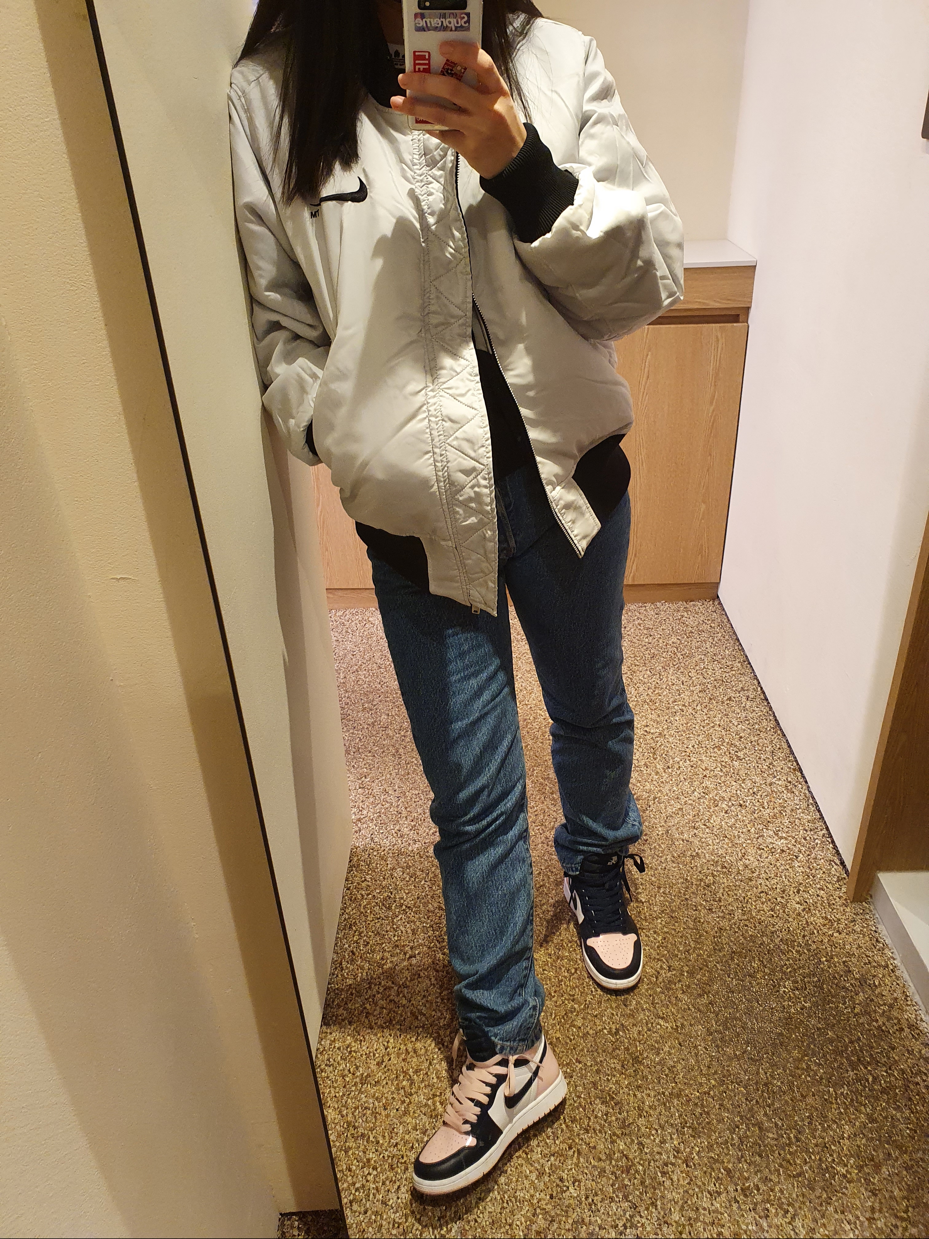 (W) Jordan 1 Retro High OG Atmosphere, Nike NSW Swoosh Therma-Fit Bomber Black - Asia 착용 스타일