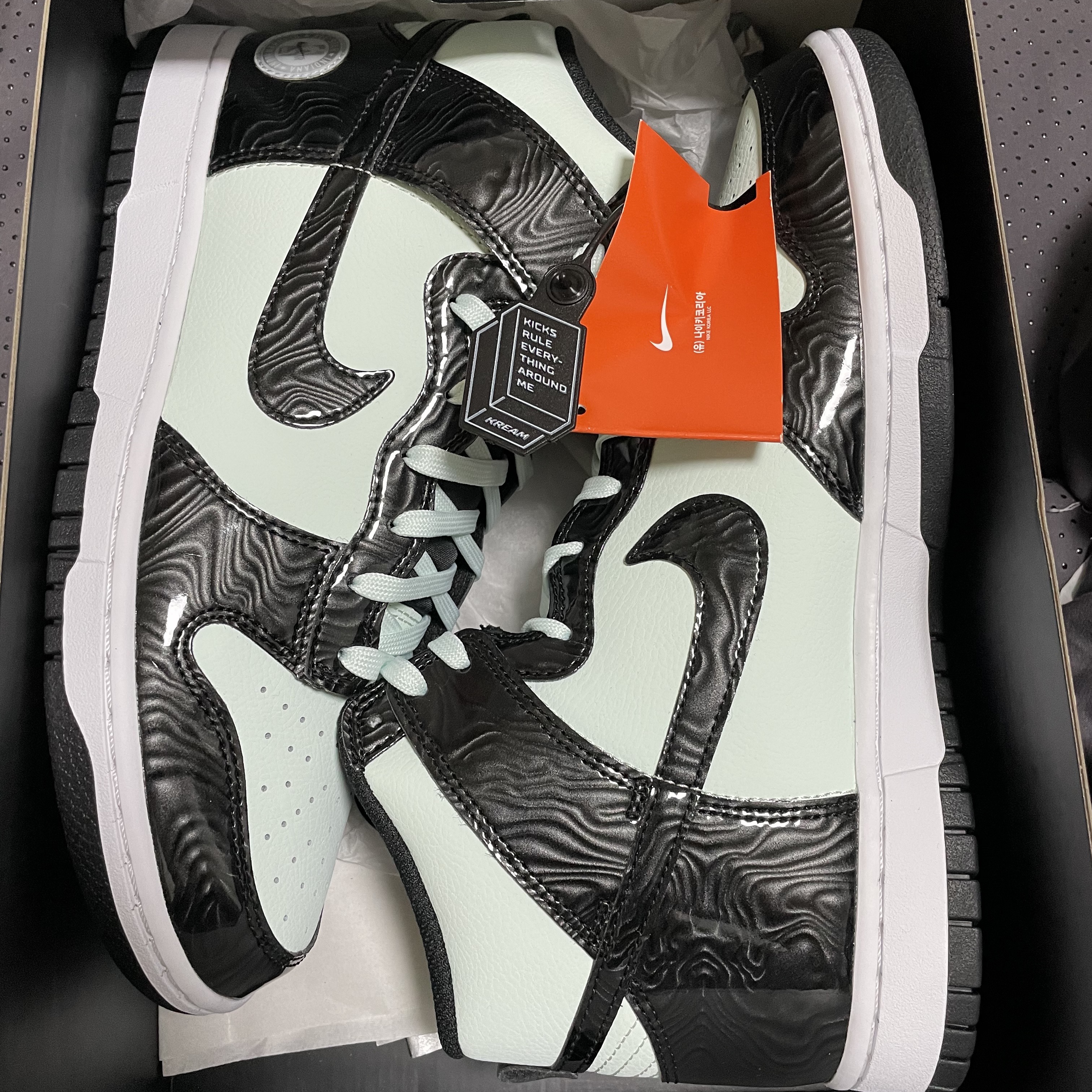 Nike Dunk High Barely Green 착용 스타일
