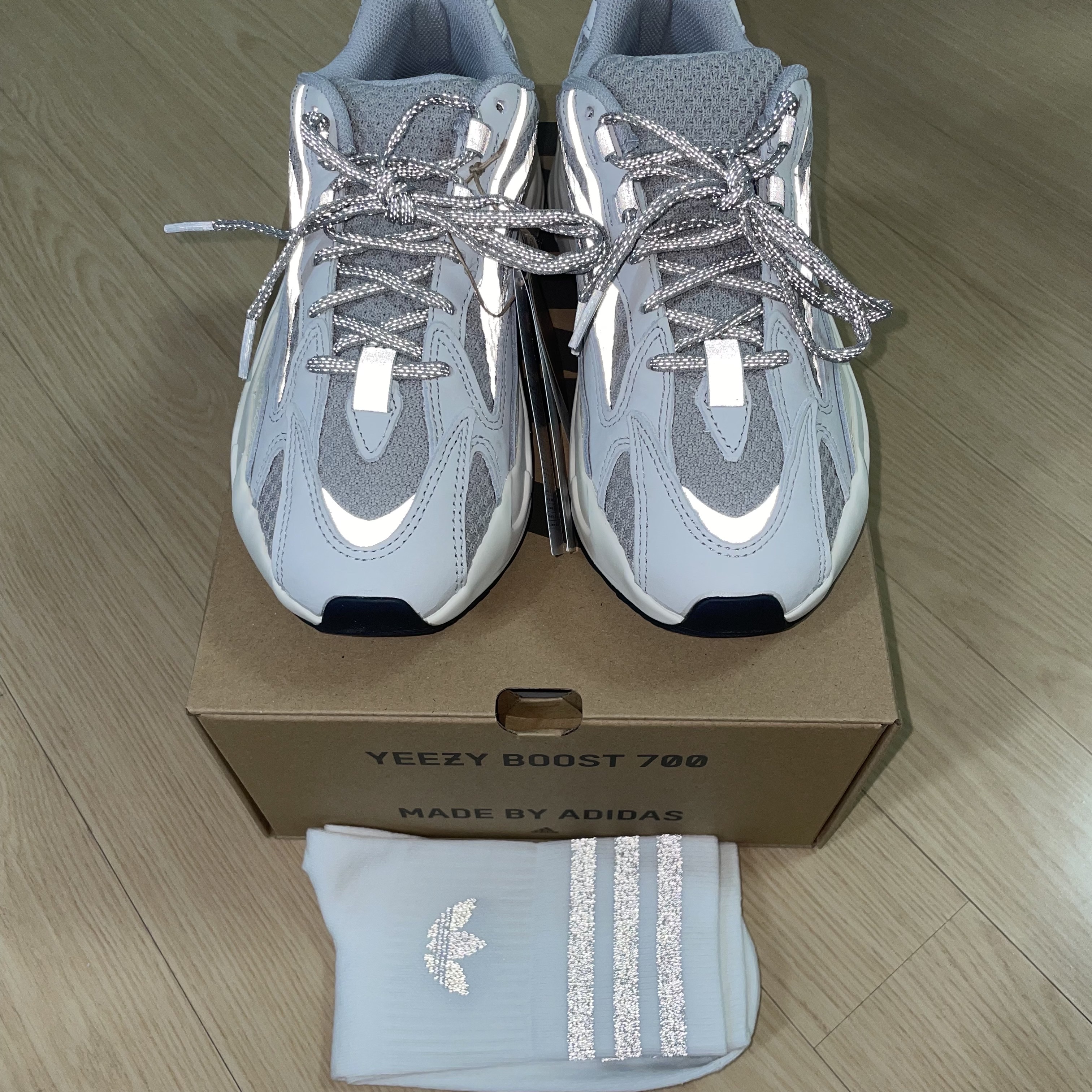 Adidas Yeezy Boost 700 V2 Static 2022 착용 스타일