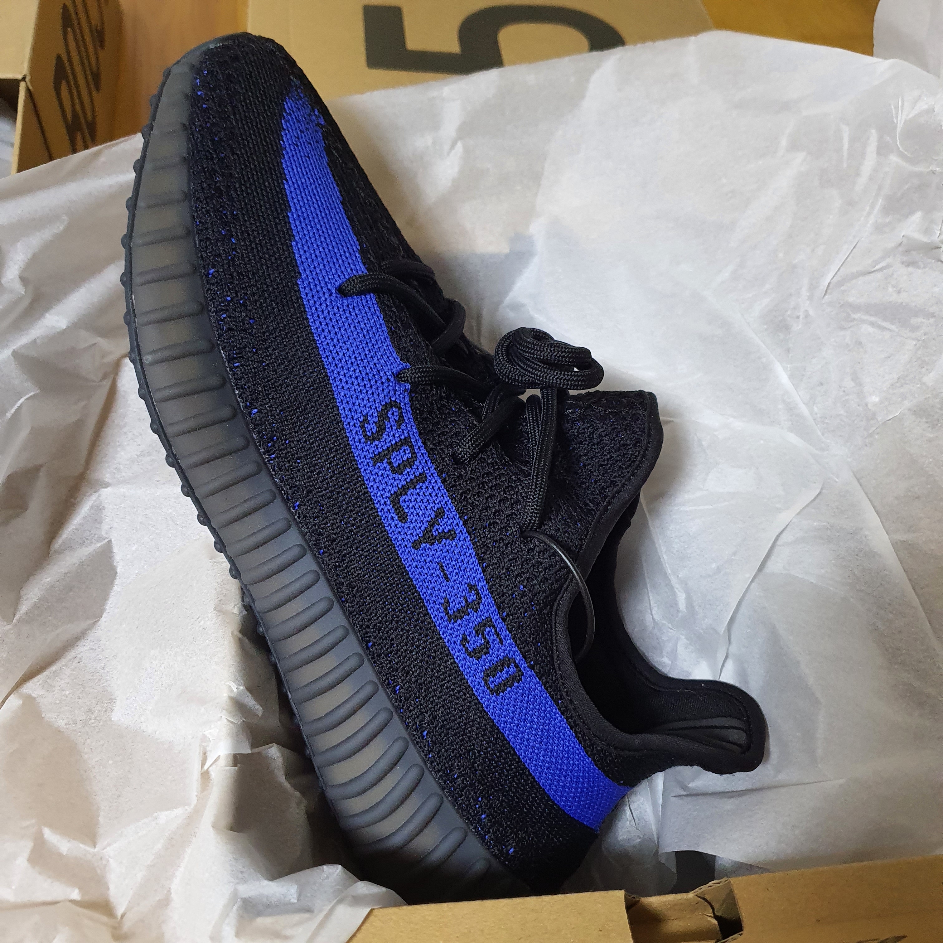 Adidas Yeezy Boost 350 V2 Beluga - Reflective, Adidas Yeezy Boost 350 V2 Dazzling Blue 착용 스타일 - 4