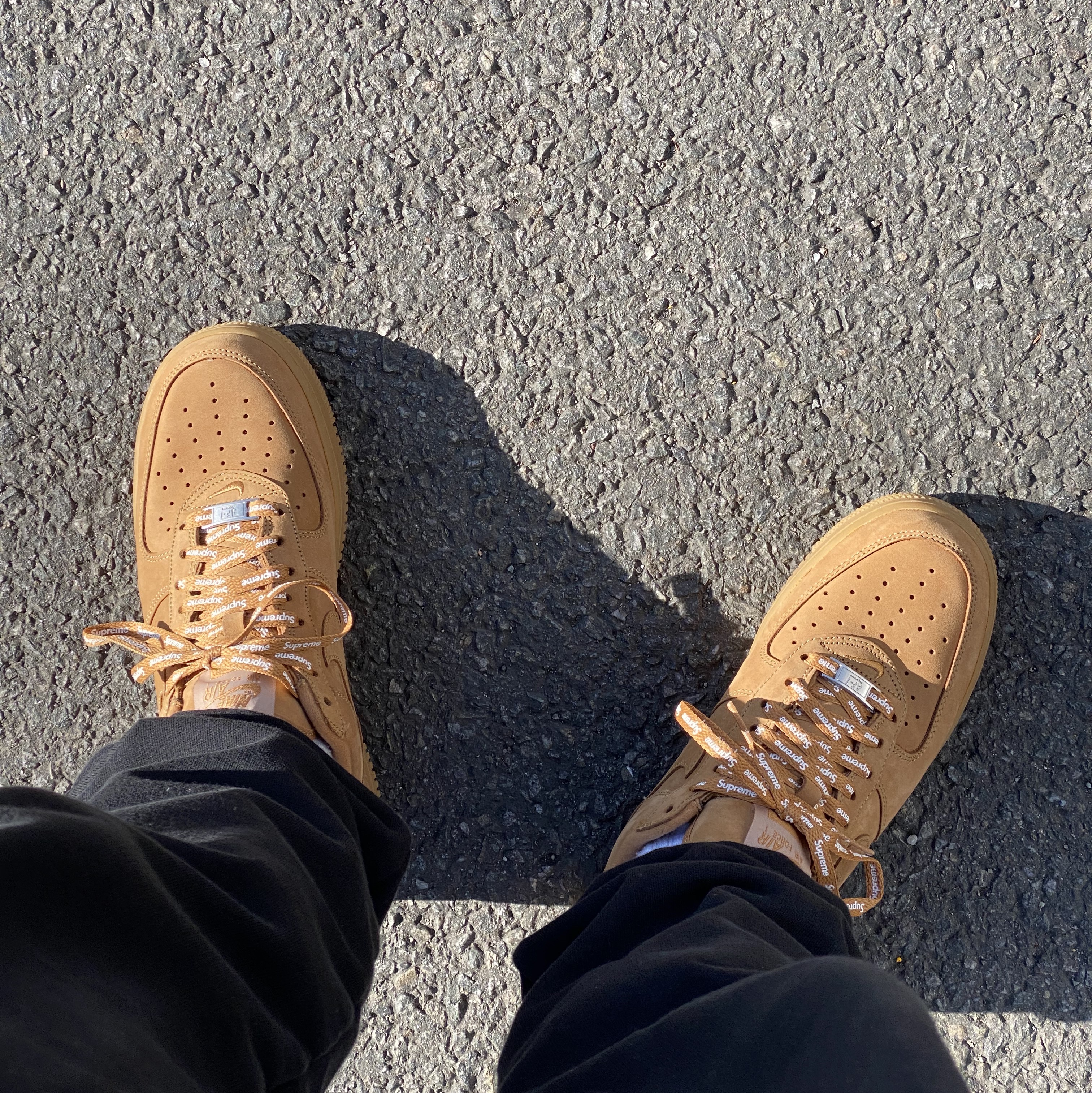 Nike x Supreme Air Force 1 Low Flax 착용 스타일 - 1