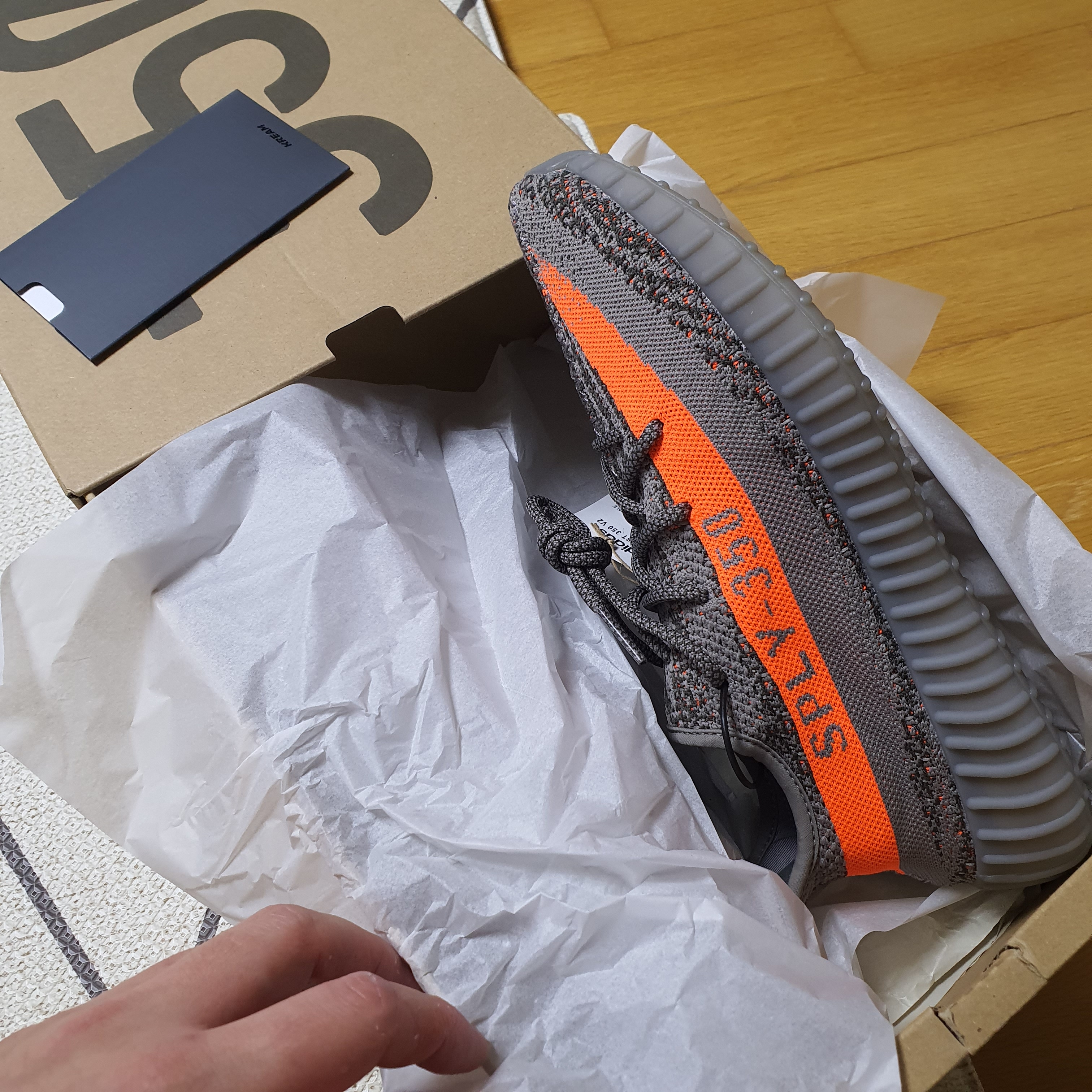 Adidas Yeezy Boost 350 V2 Beluga - Reflective, Adidas Yeezy Boost 350 V2 Dazzling Blue 착용 스타일 - 2