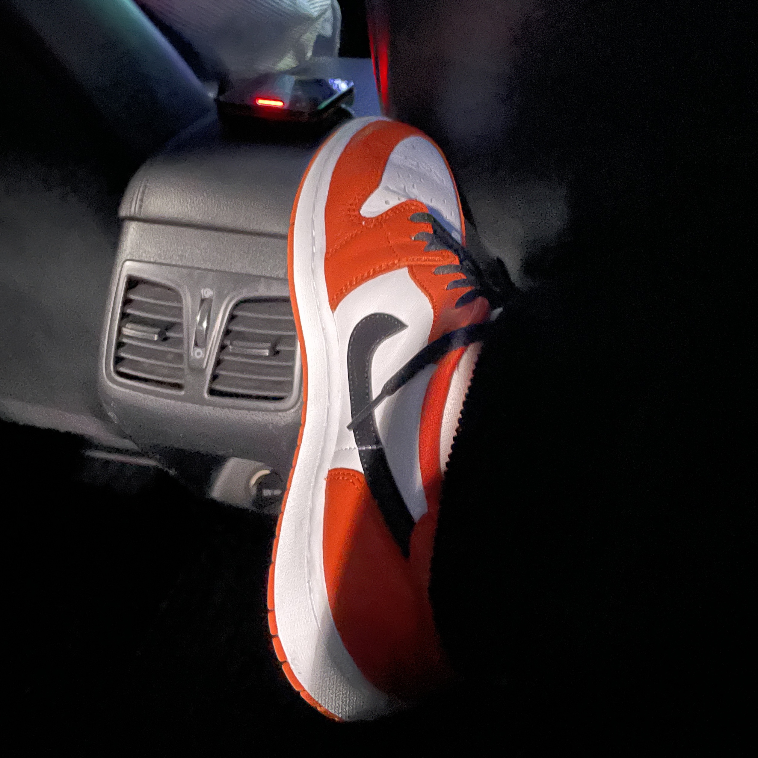 Jordan 1 Low OG Starfish 착용 스타일