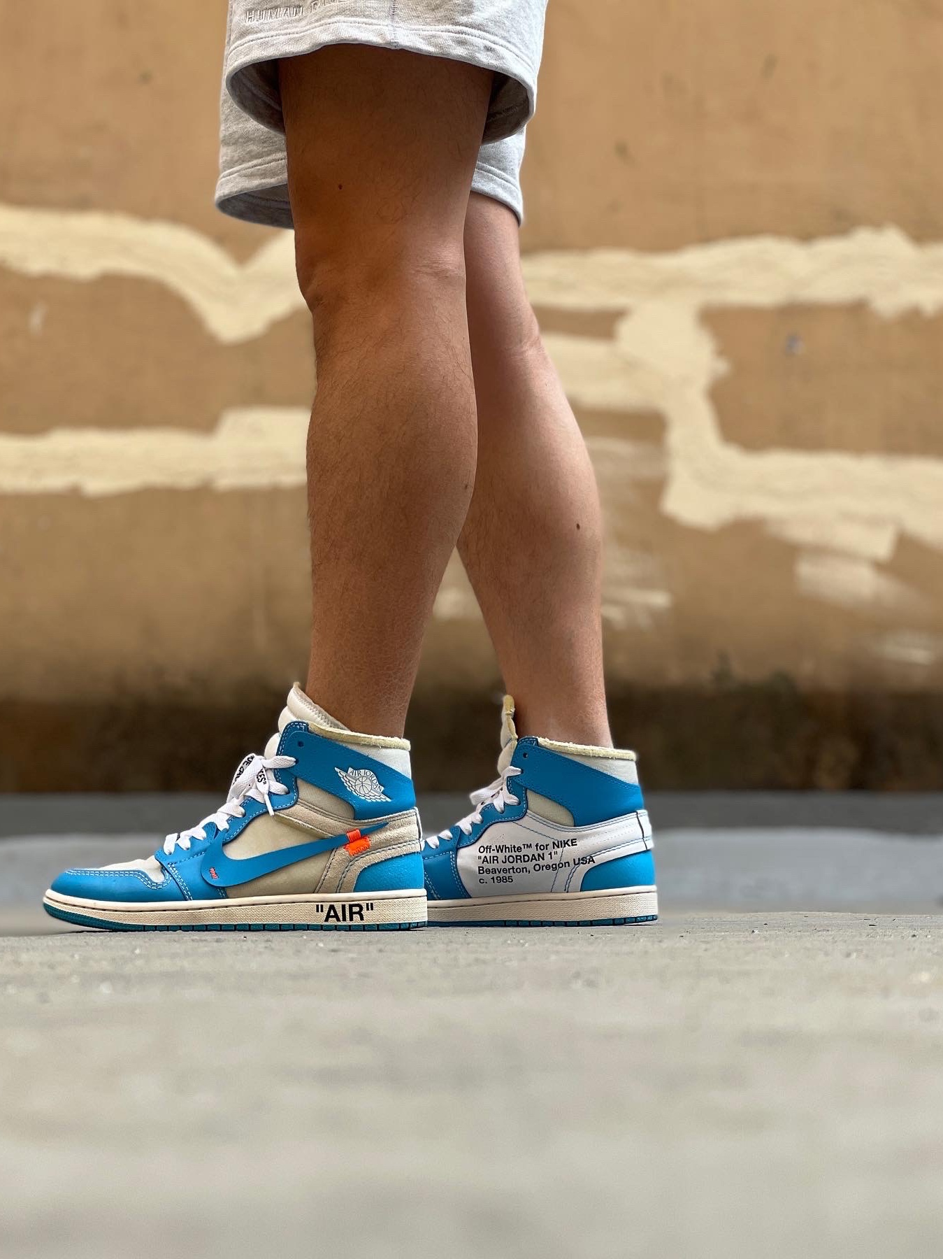 Jordan 1 x Off-White Retro High University Blue 착용 스타일 - 3