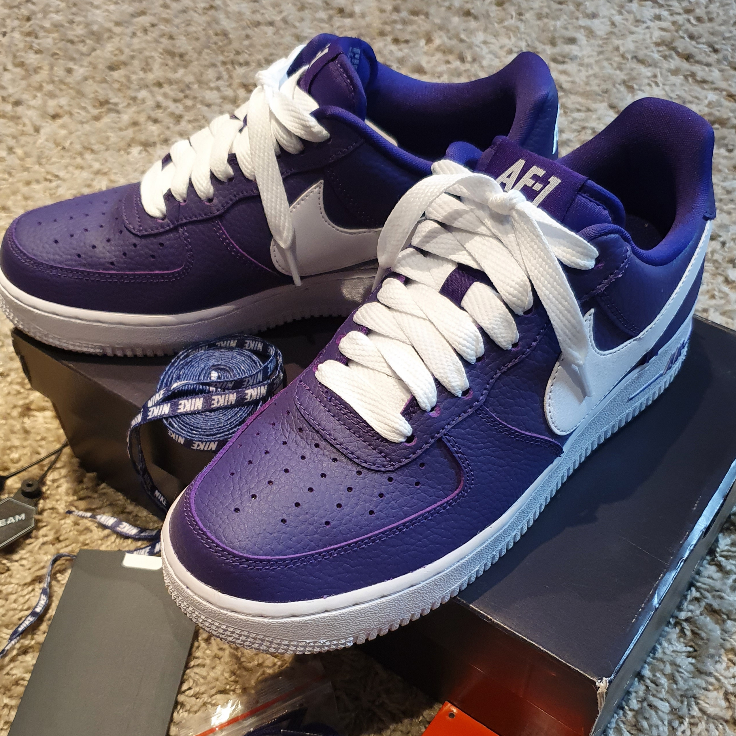 Nike Air Force 1 '07 LV8 NBA Court Purple 착용 스타일