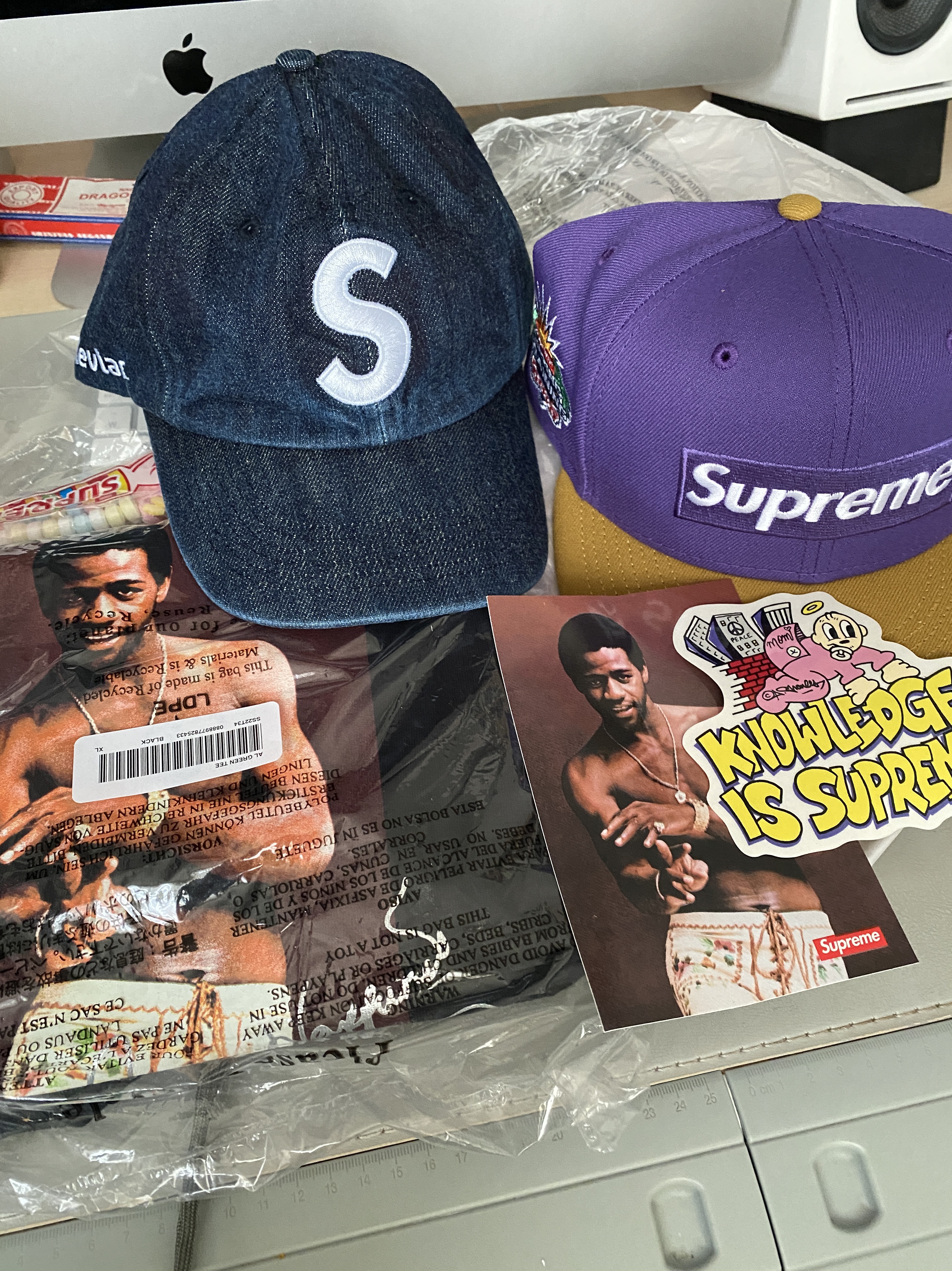 Supreme Kevlar Denim S Logo 6-Panel Indigo - 22SS, Supreme Al Green T-Shirt Black - 22SS 착용 스타일