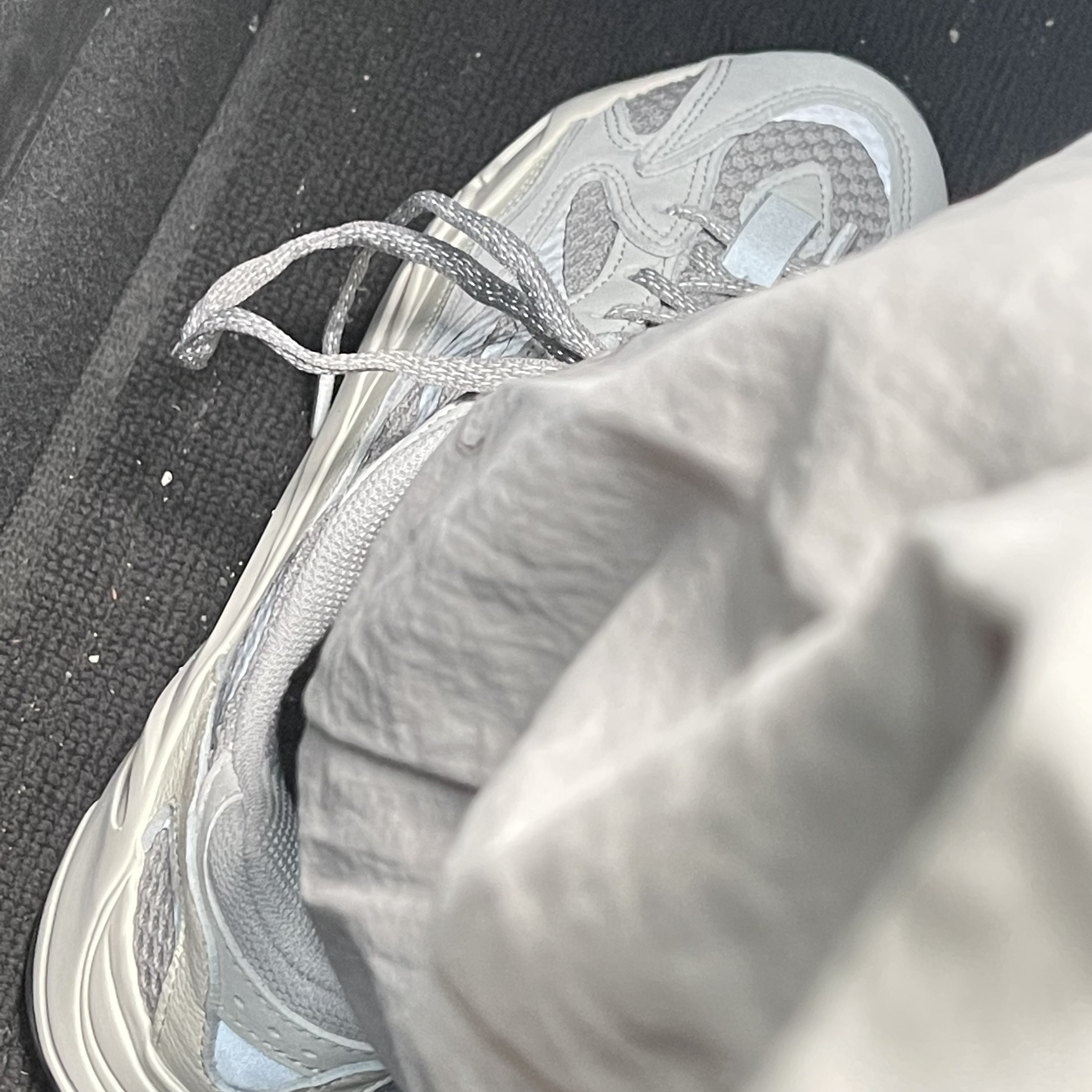 Adidas Yeezy Boost 700 V2 Static 2022 착용 스타일 - 4