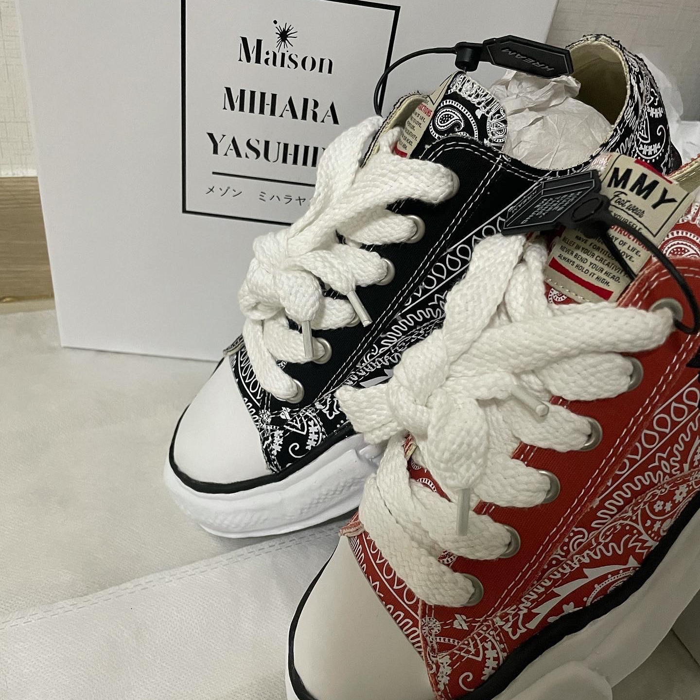 Maison Mihara Yasuhiro x Casestudy Peterson OG Sole Bandana Low-top Sneakers Unmatched 착용 스타일 - 3