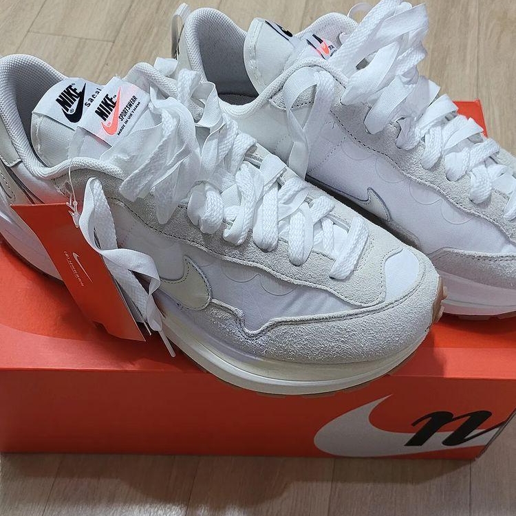 Nike x Sacai VaporWaffle White and Gum 착용 스타일