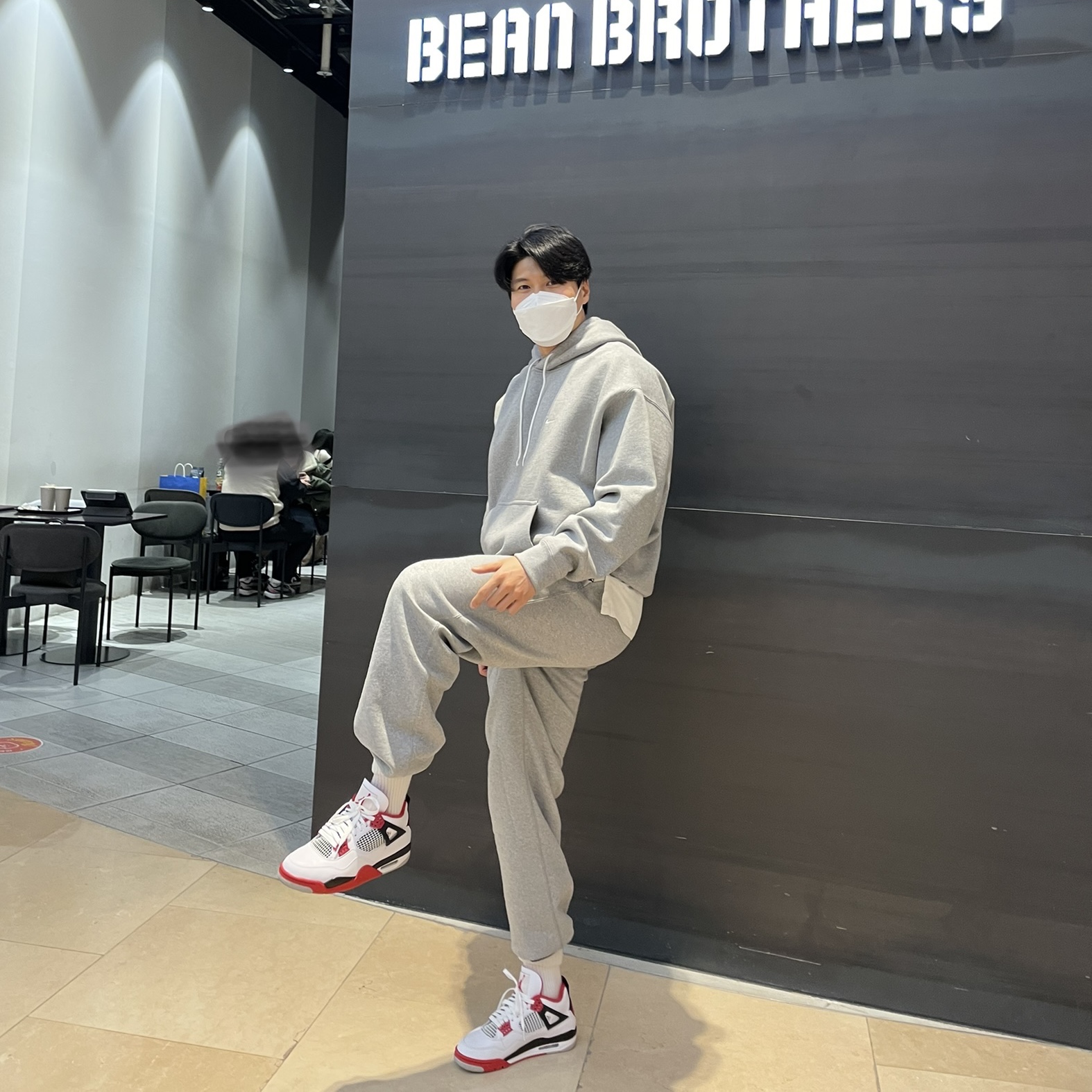 Jordan 4 Retro OG Fire Red 2020 착용 스타일 - 1