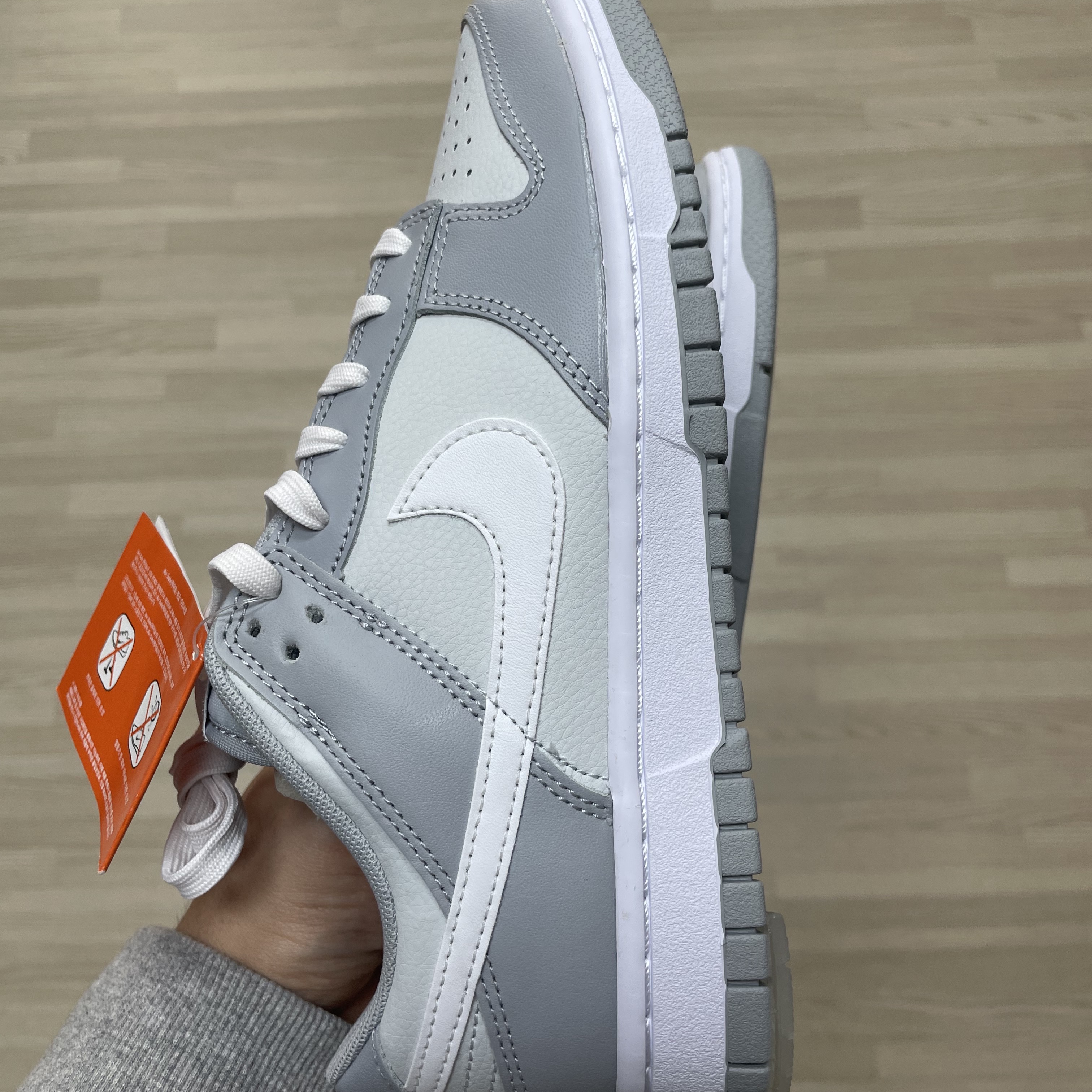 Nike Dunk Low Retro Wolf Grey 착용 스타일 - 2
