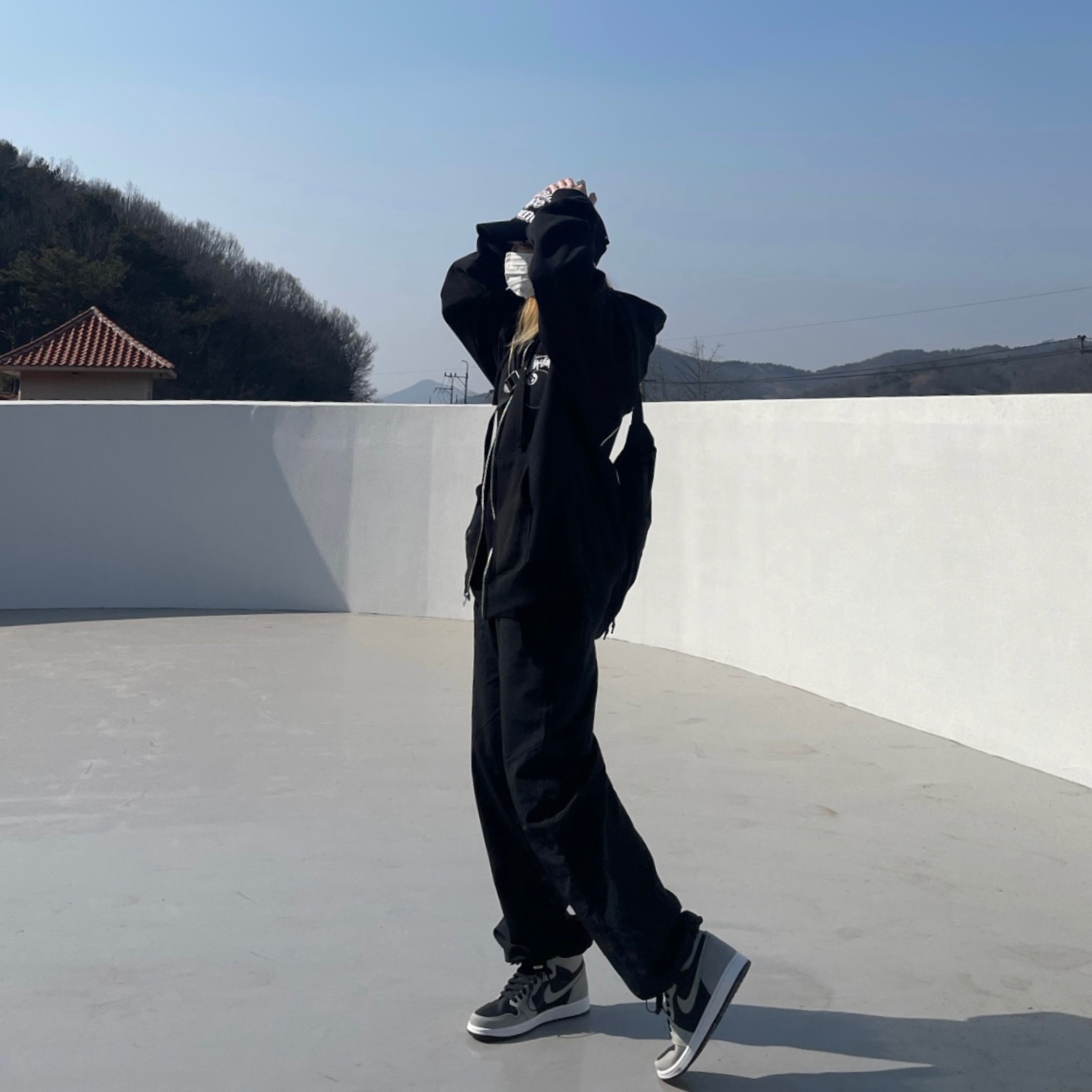 Jordan 1 Retro High OG Shadow 2.0, Stussy 8 Ball Zip Hoodie Black - 22SS 착용 스타일 - 3