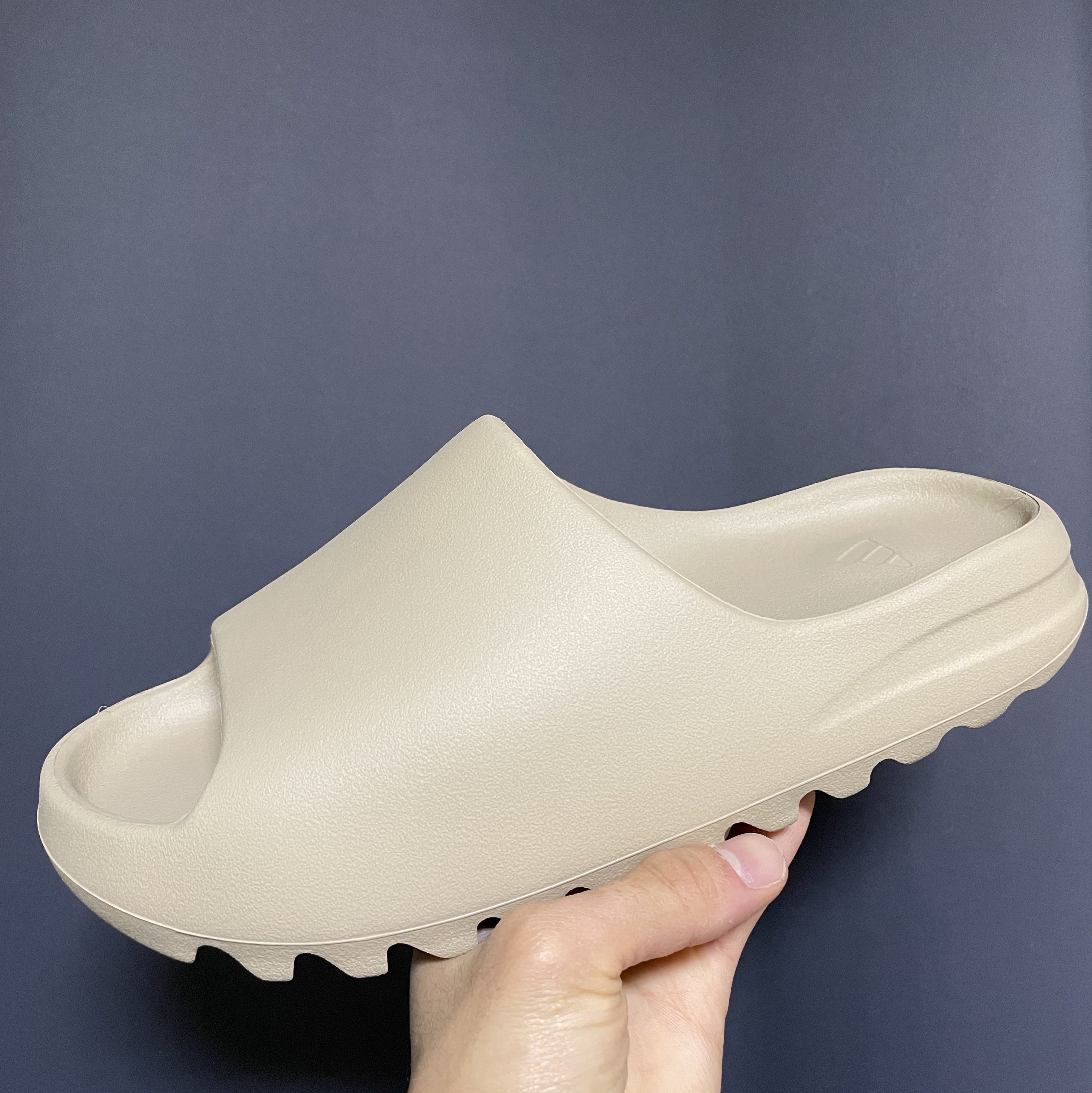 Adidas Yeezy Slide Pure - Re-Release Ver. 착용 스타일