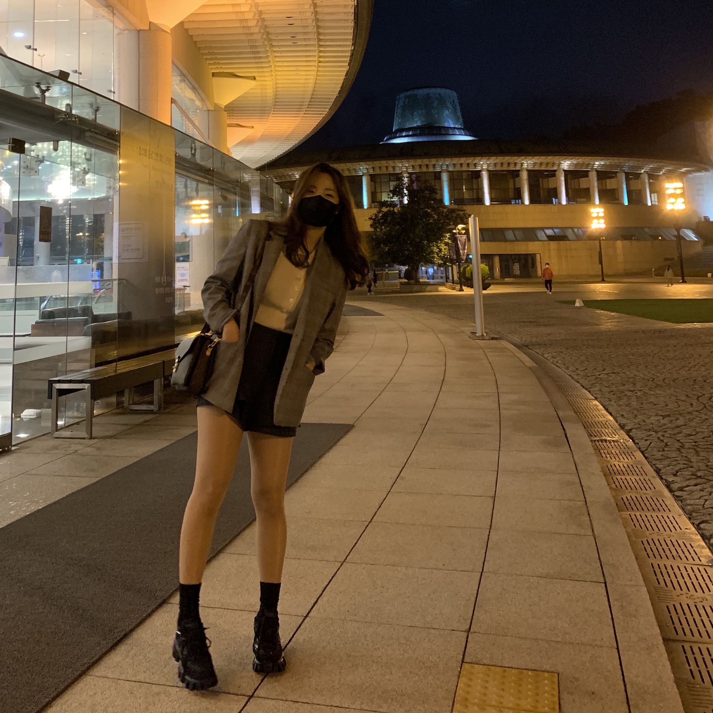 Prada Cloudbust Thunder Technical Fabric Sneakers Black, Louis Vuitton Pochette Metis Monogram 착용 스타일