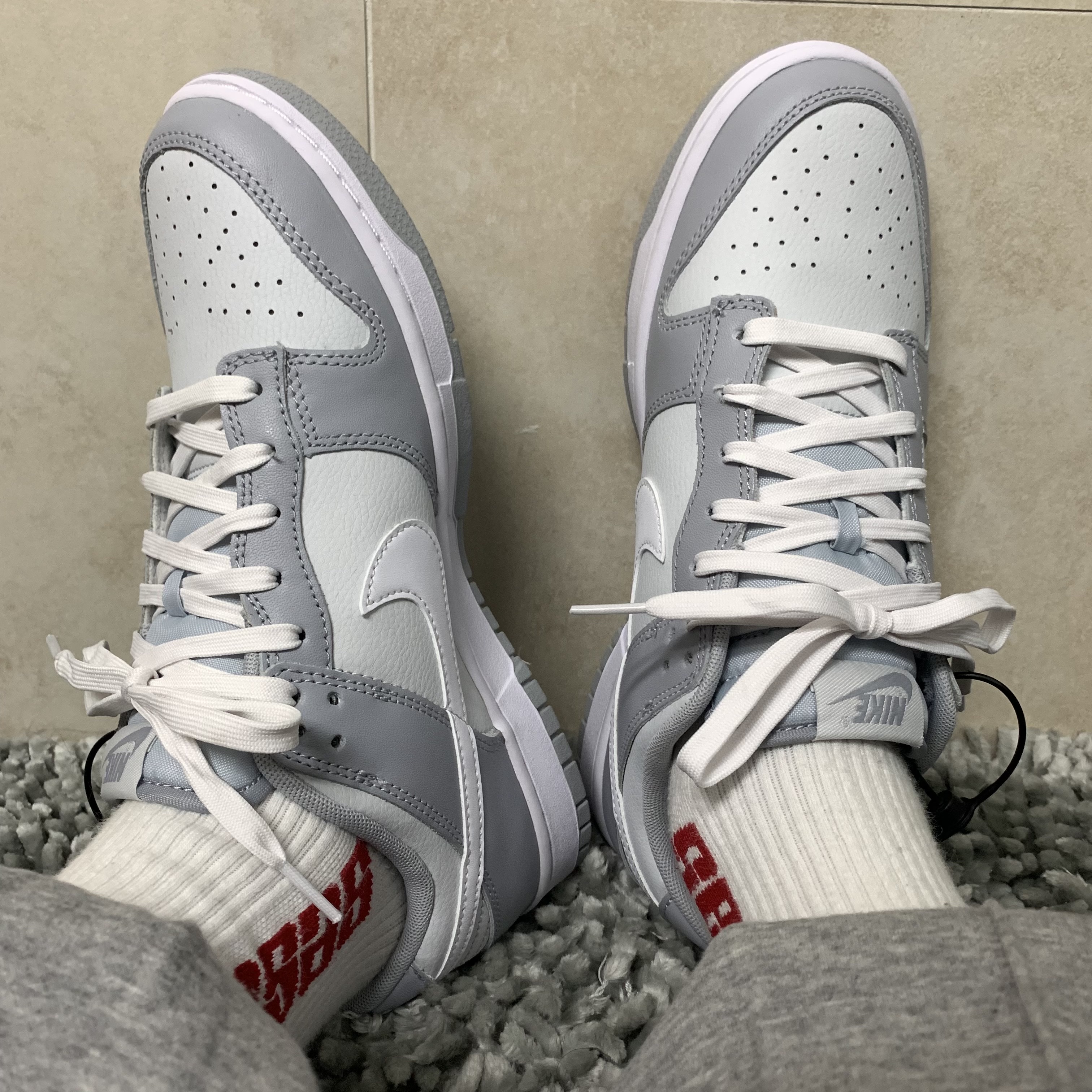 Nike Dunk Low Retro Wolf Grey 착용 스타일 - 1
