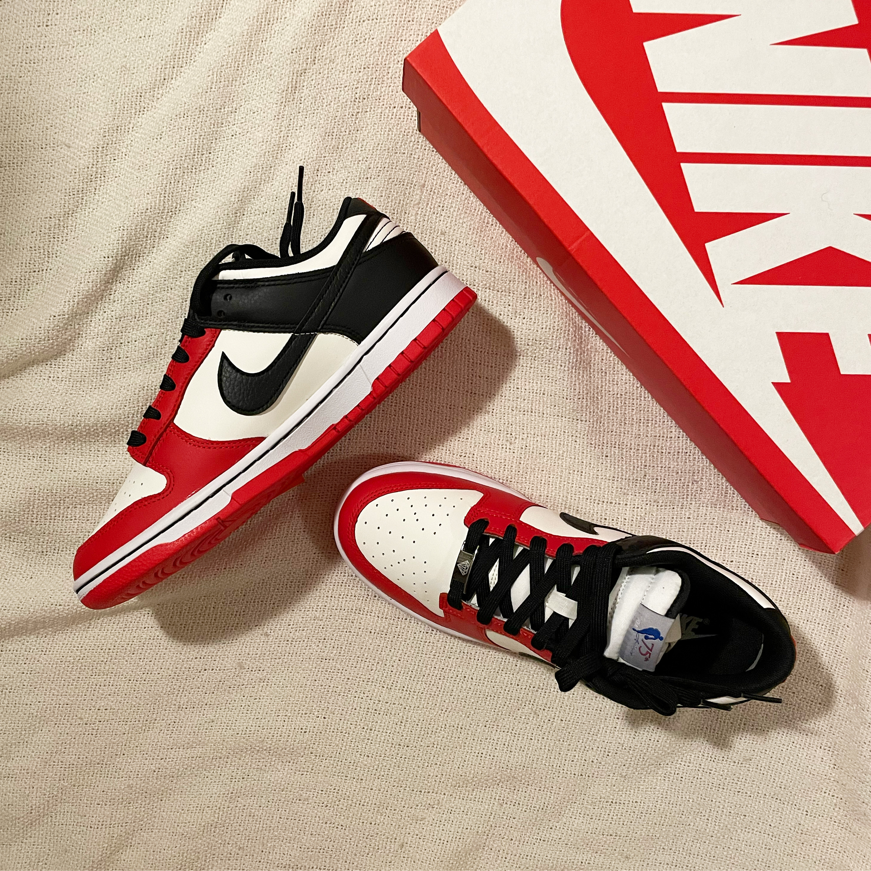 Nike x NBA Dunk Low Retro EMB Black and Chile Red 착용 스타일