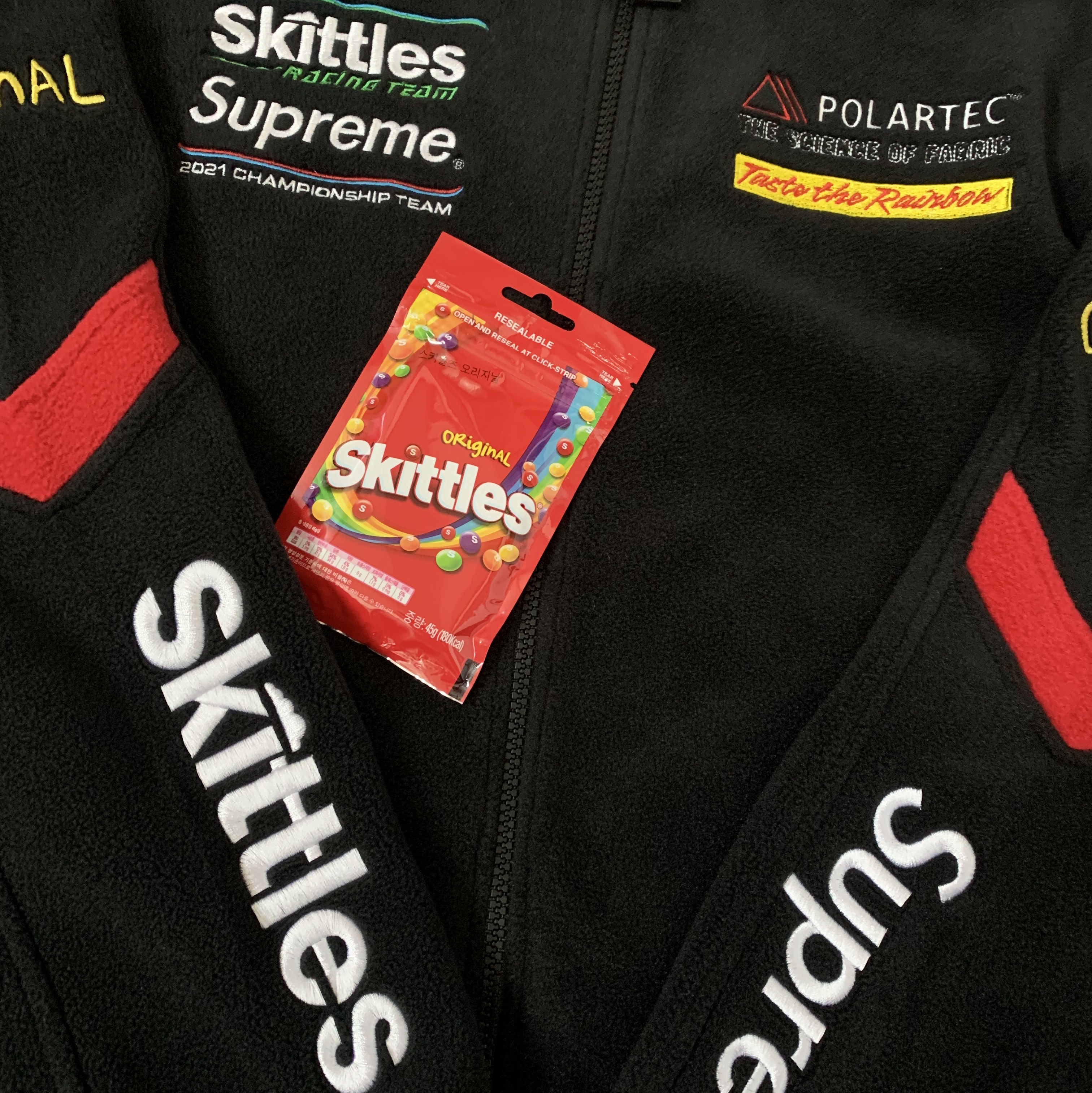 Supreme x Skittles Polartec Jacket Black - 21FW 착용 스타일