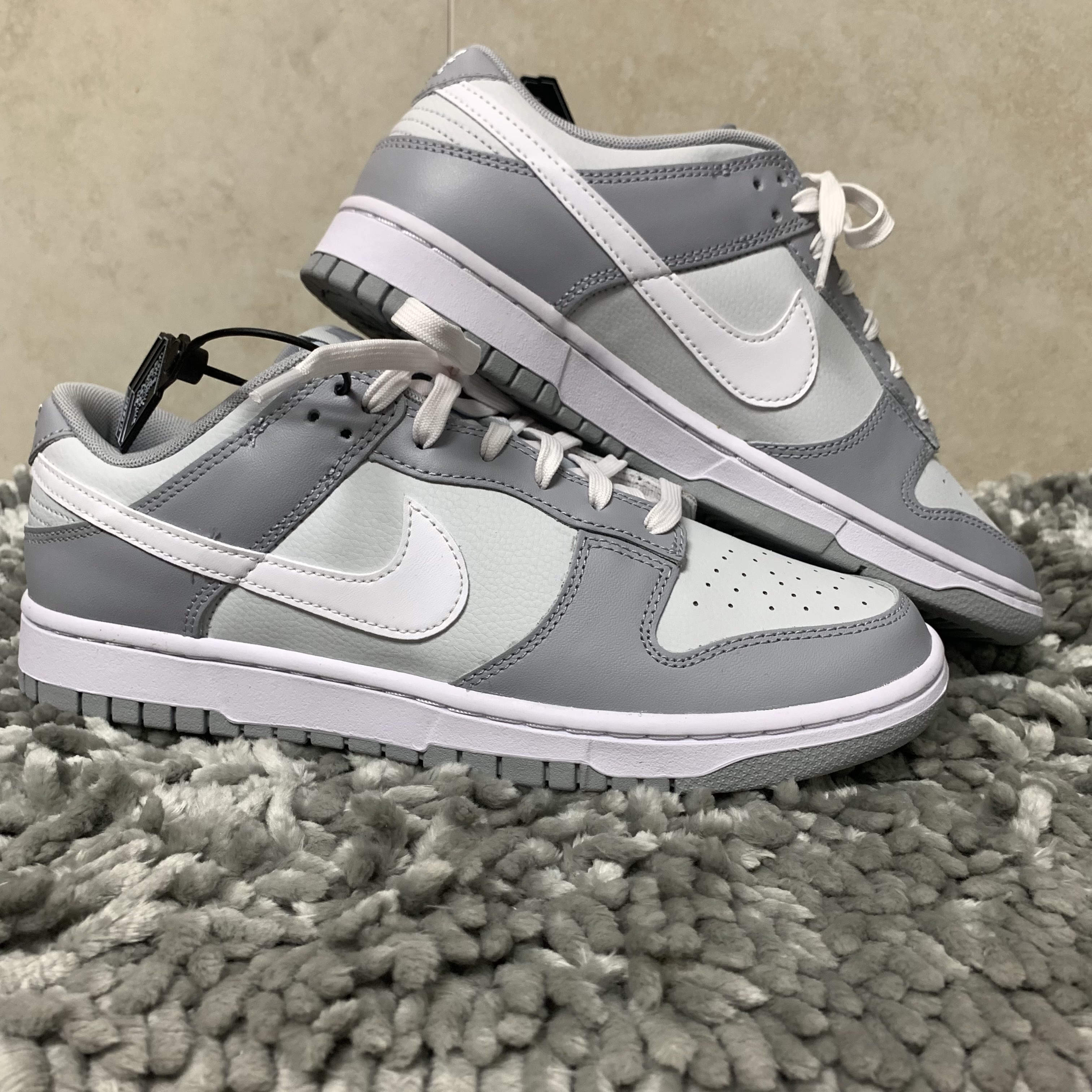 Nike Dunk Low Retro Wolf Grey 착용 스타일 - 2