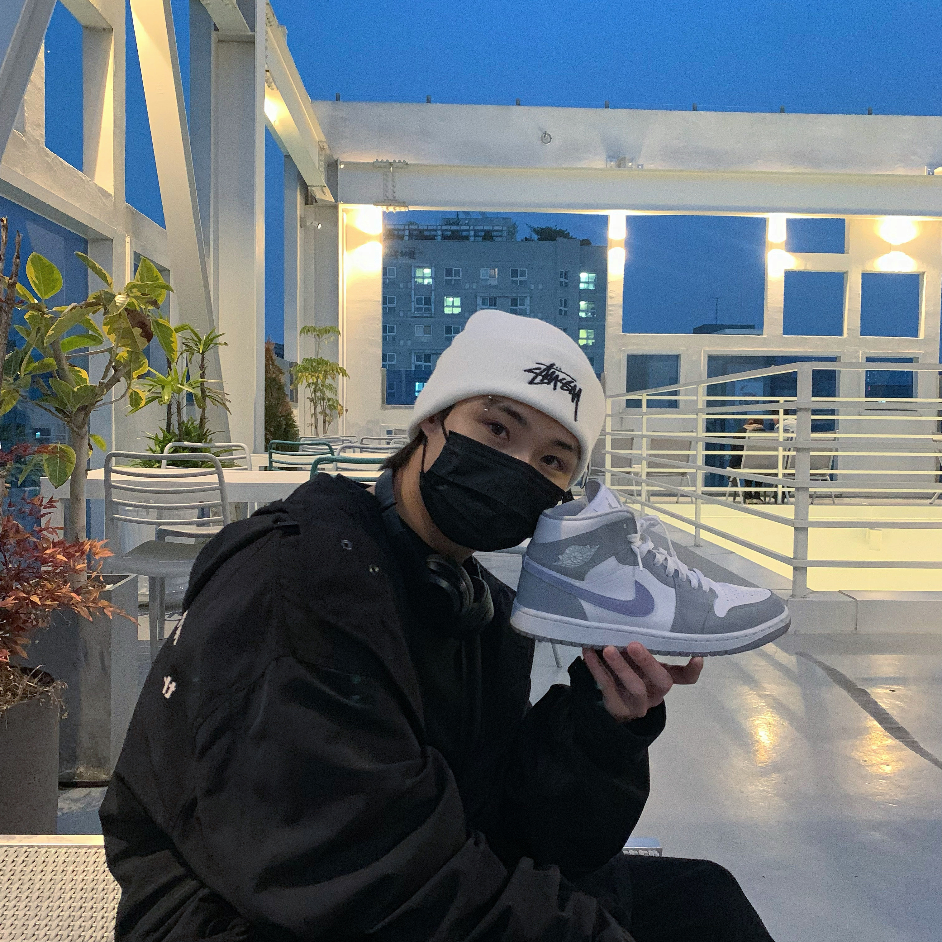 (W) Jordan 1 Mid Wolf Grey, Nike x Stussy Cuff Beanie White 착용 스타일