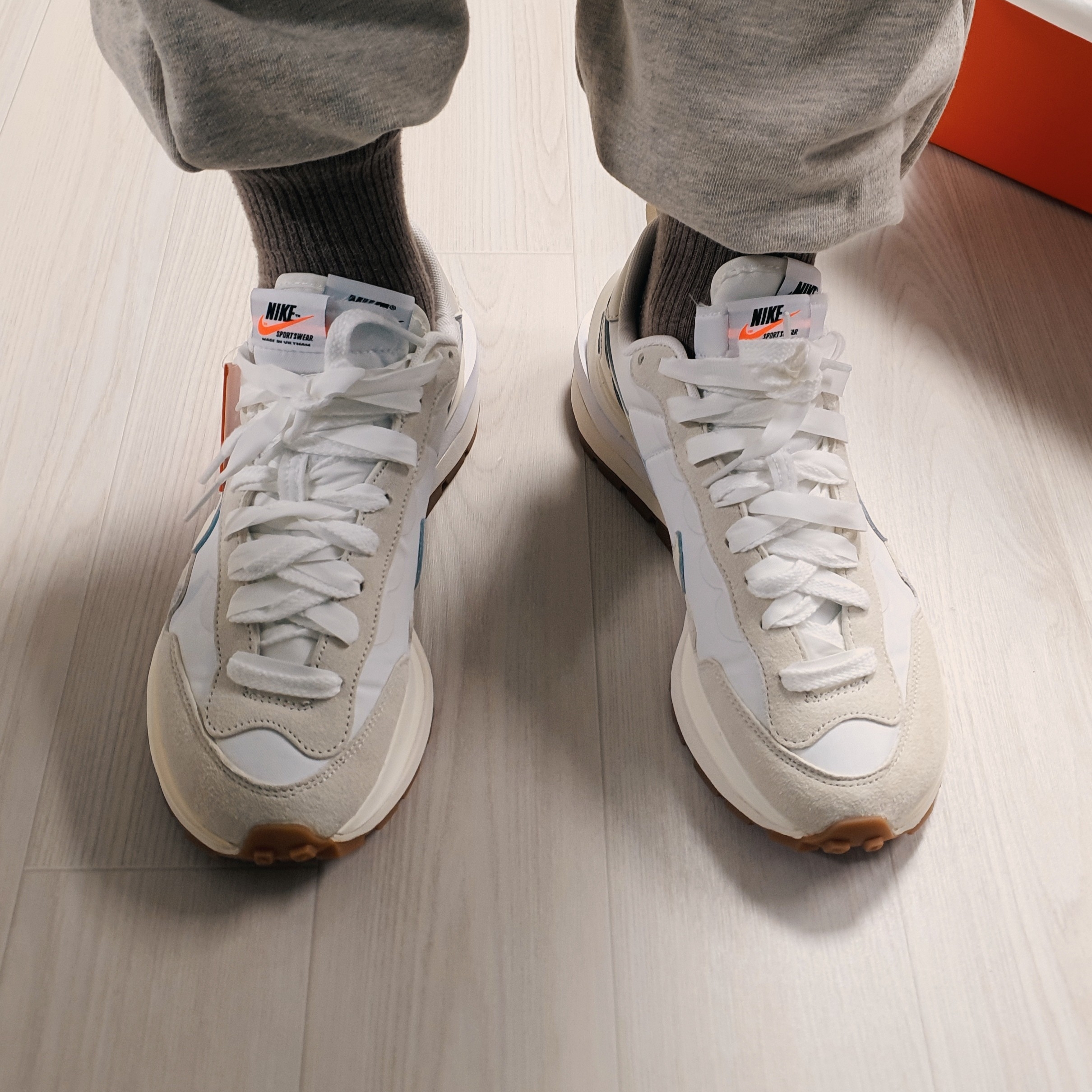 Nike x Sacai VaporWaffle White and Gum 착용 스타일