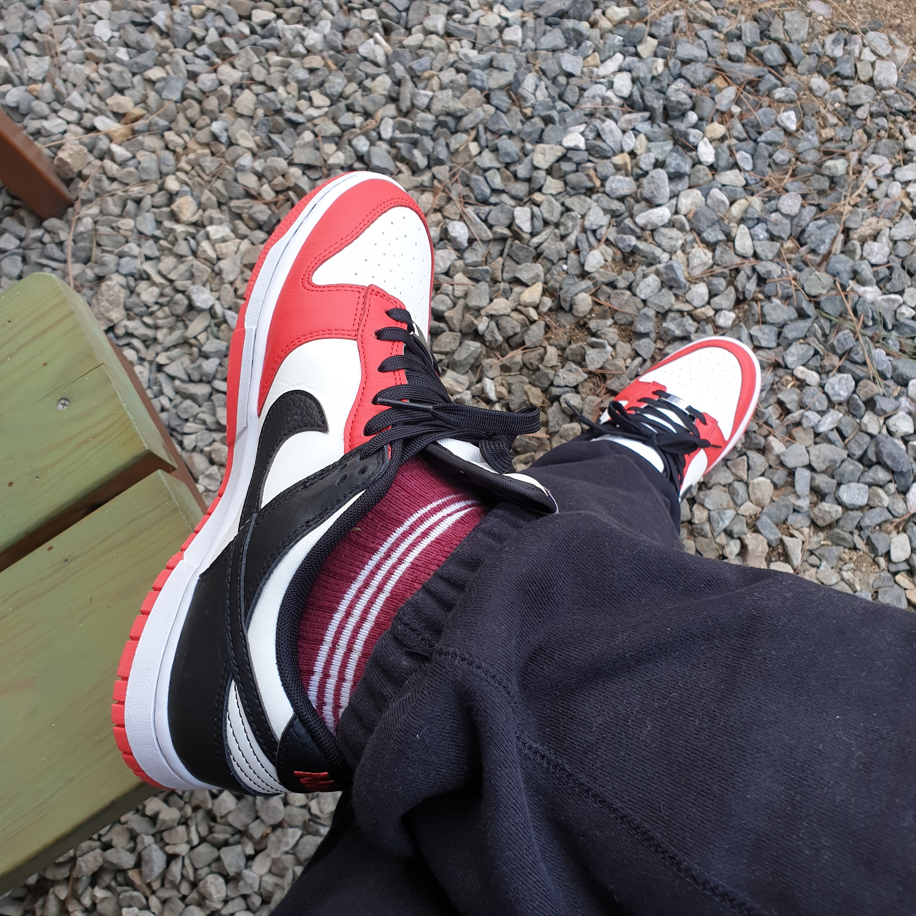 Nike x NBA Dunk Low Retro EMB Black and Chile Red 착용 스타일