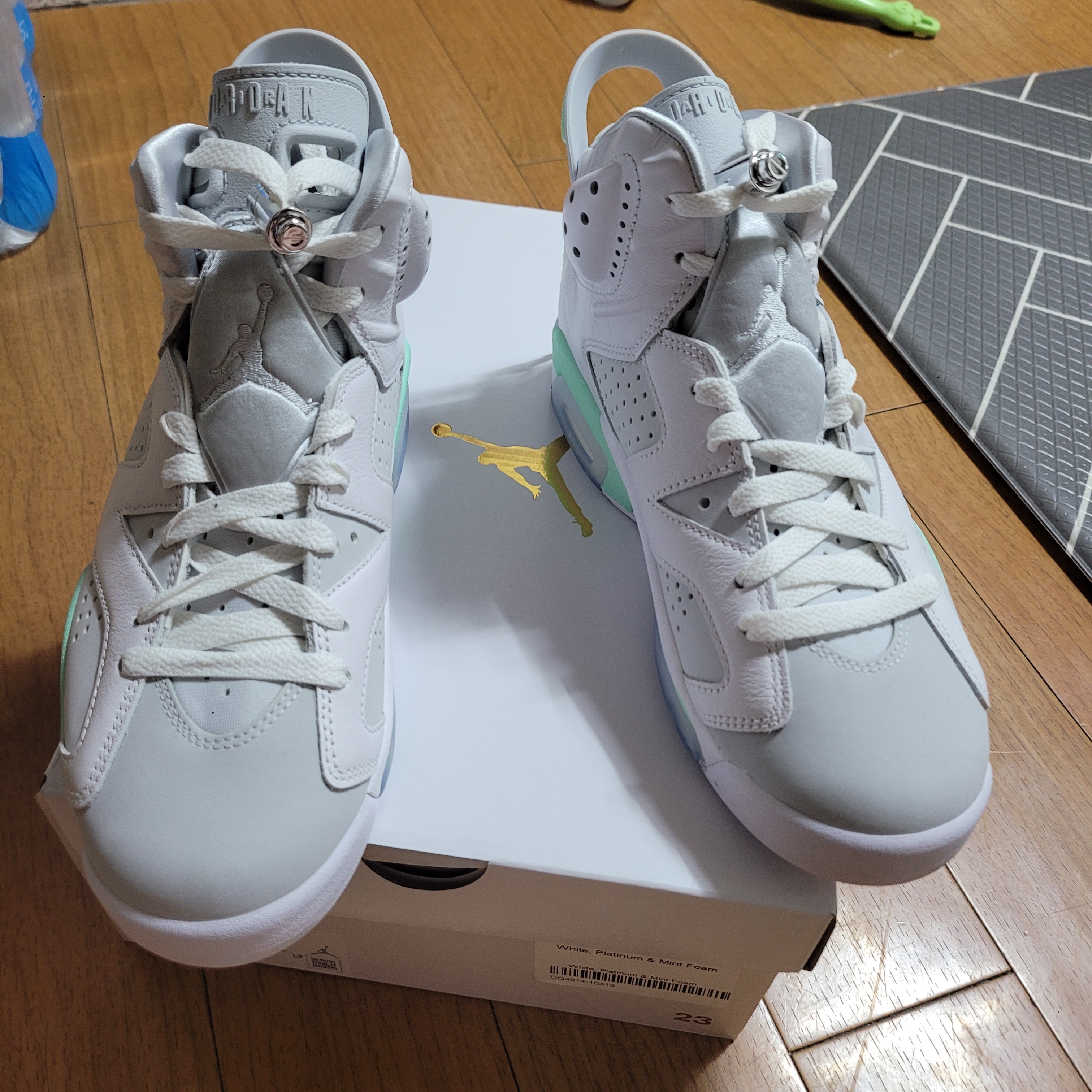 (W) Jordan 6 Retro Mint Foam 착용 스타일 - 1