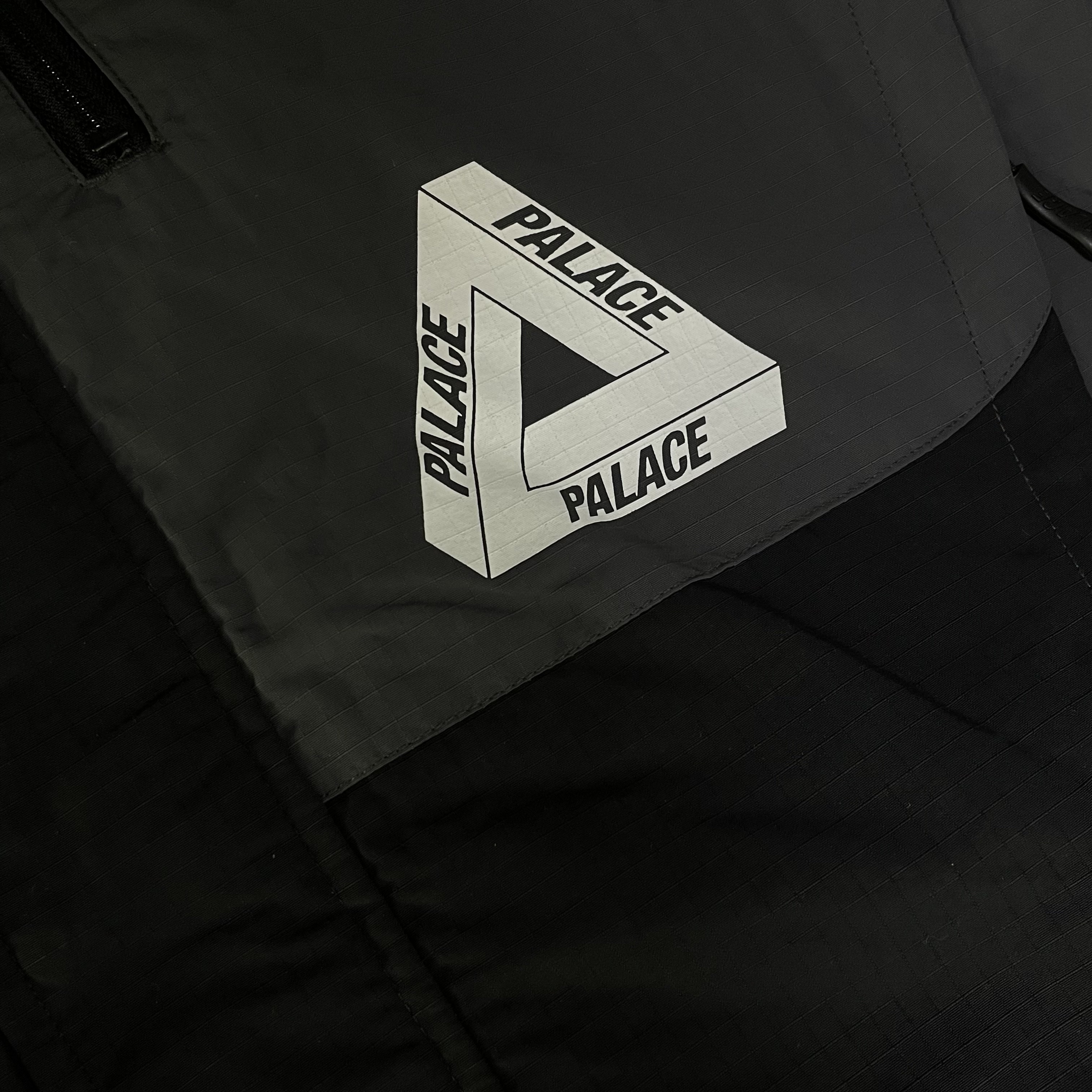 Palace Powder Jacket Black Grey - 22SS 착용 스타일 - 3