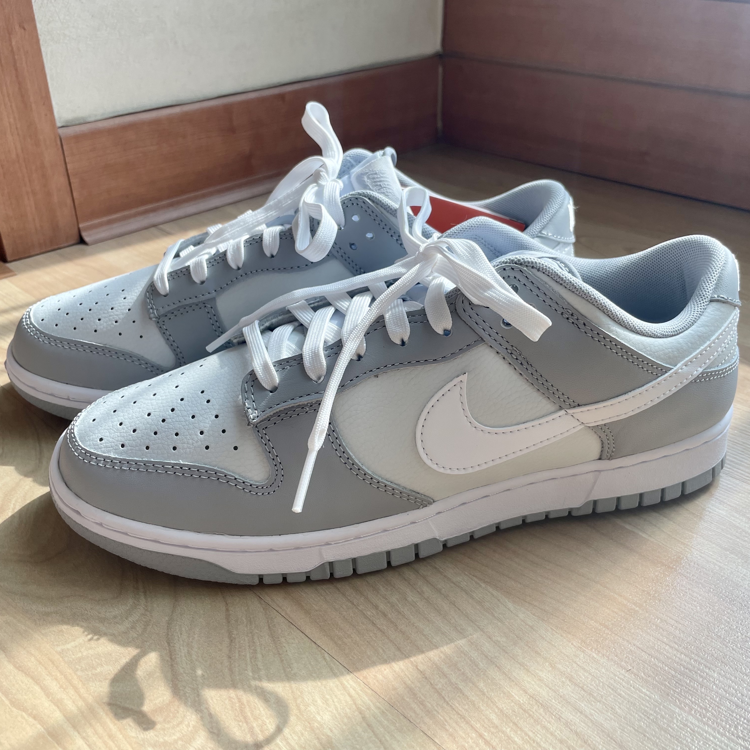 Nike Dunk Low Retro Wolf Grey 착용 스타일 - 2