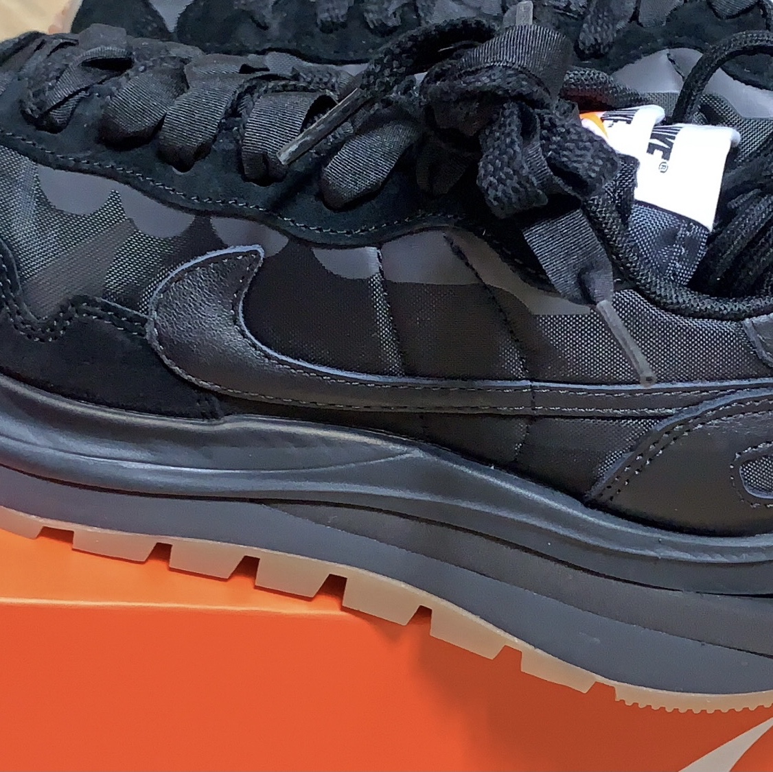 Nike x Sacai VaporWaffle Black and Gum 착용 스타일