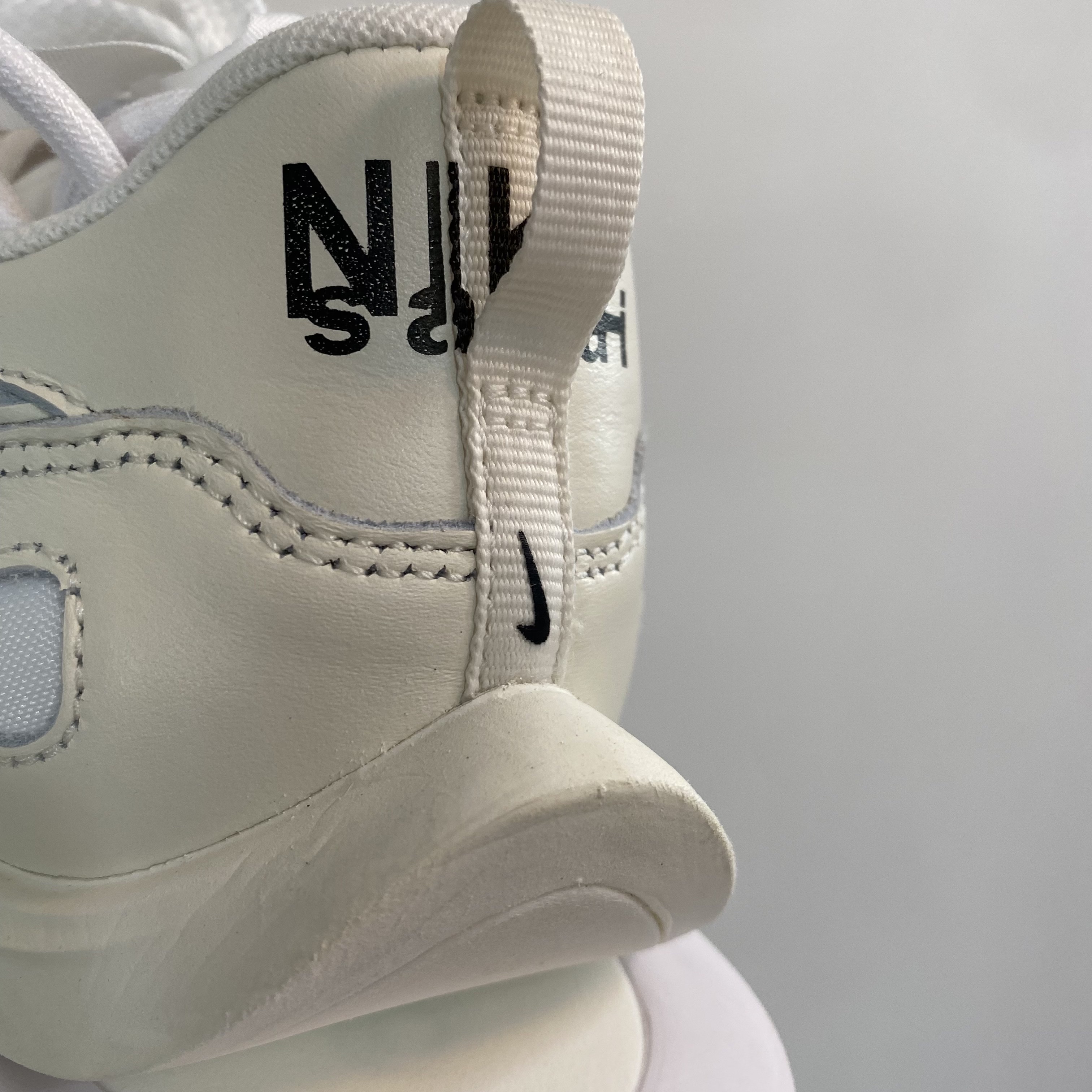 Nike x Sacai VaporWaffle White and Gum 착용 스타일 - 2