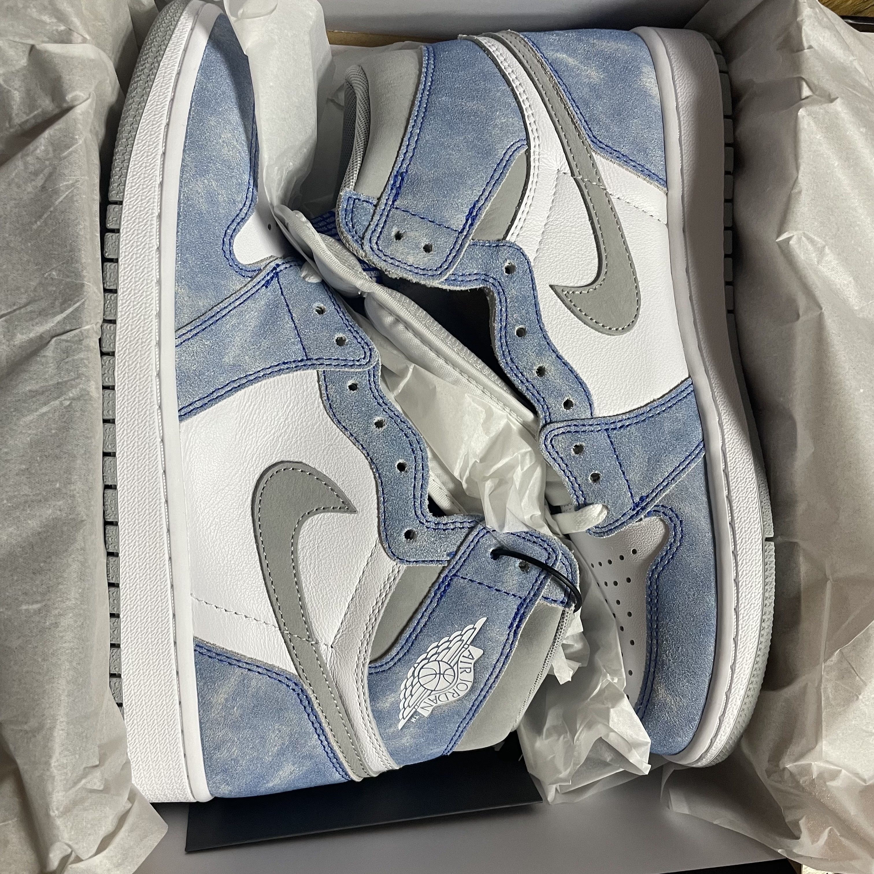 Jordan 1 Retro High OG Hyper Royal 착용 스타일