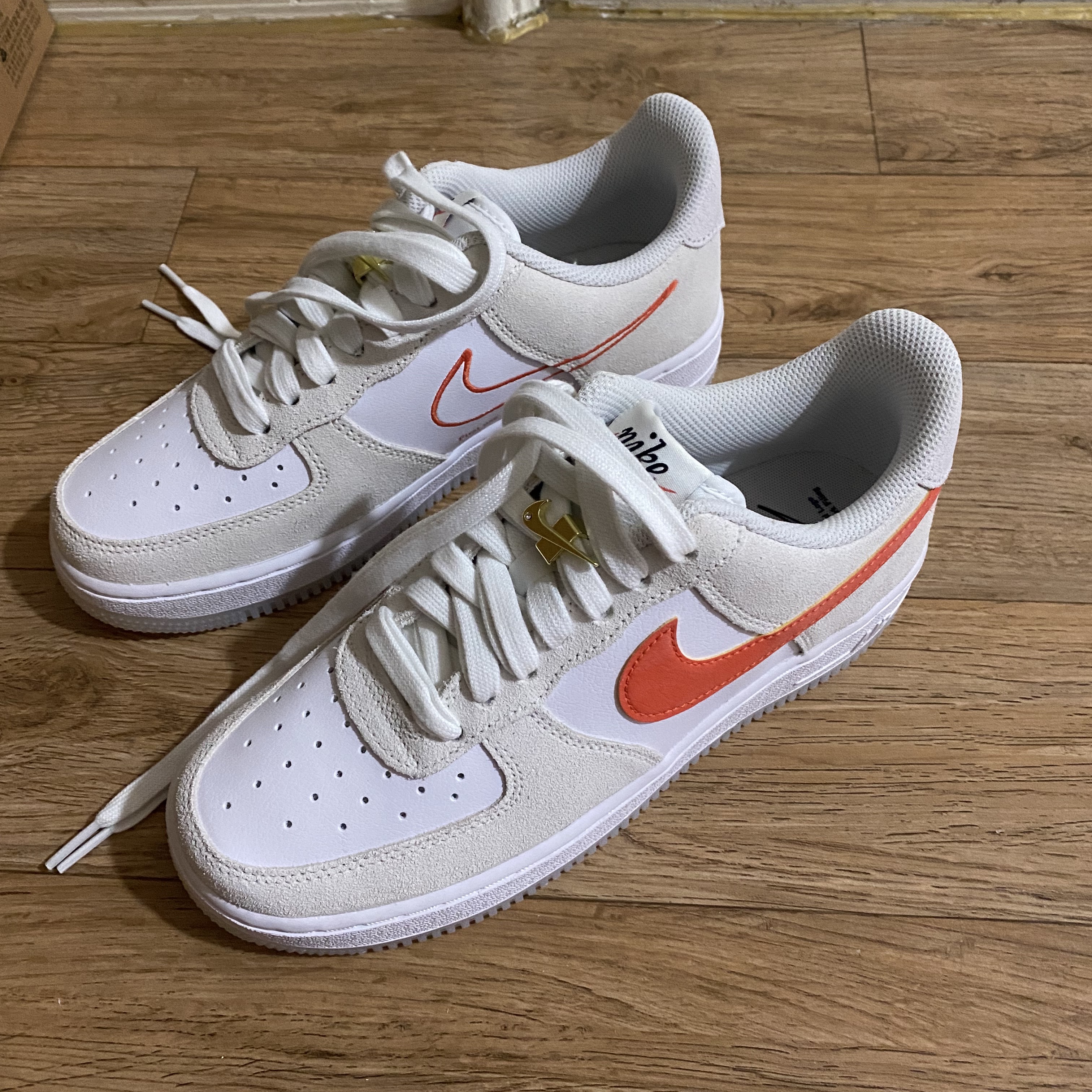 (W) Nike Air Force 1 '07 SE First Use Orange Sail 착용 스타일 - 3