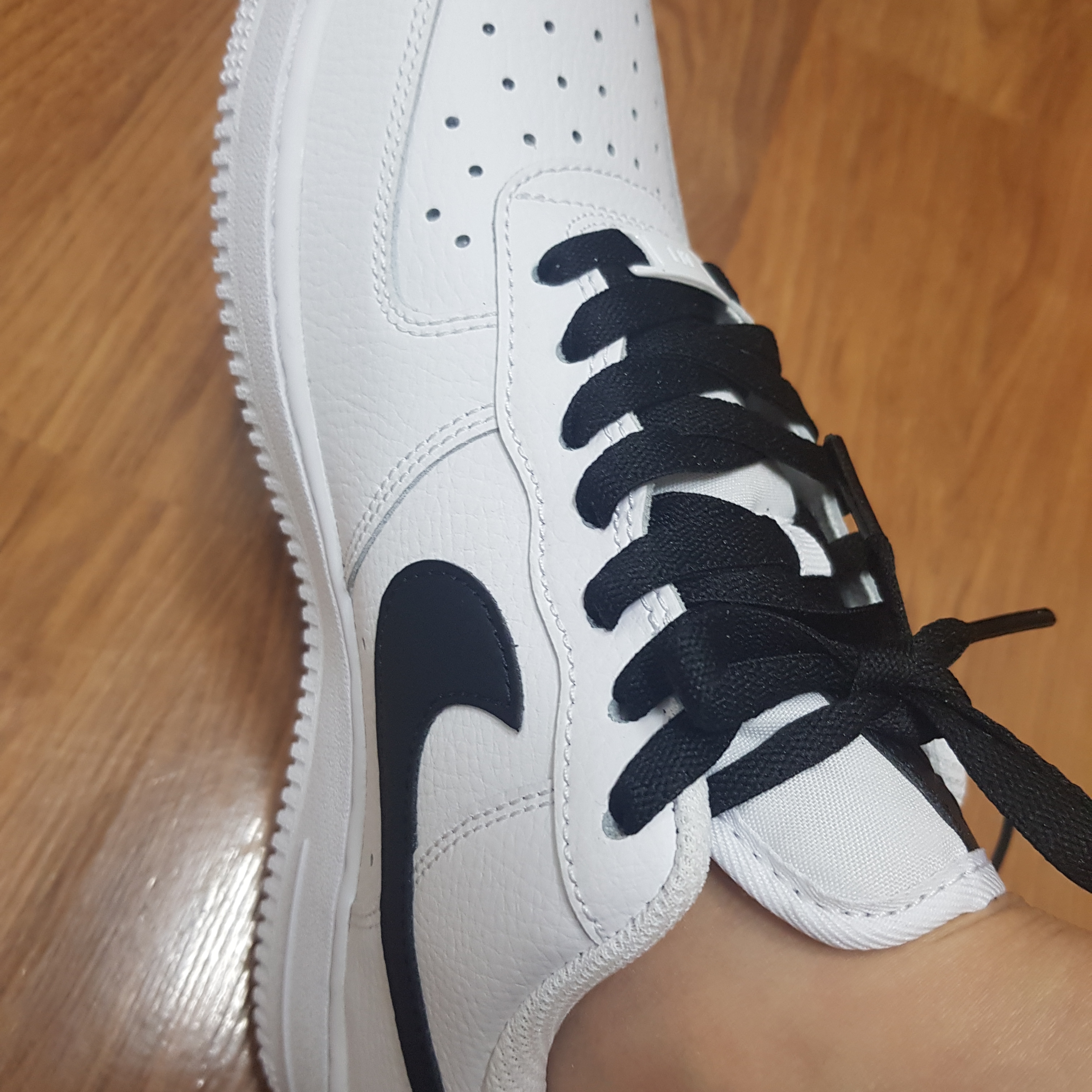 (W) Nike Air Force 1 '07 Low White Black 착용 스타일 - 2