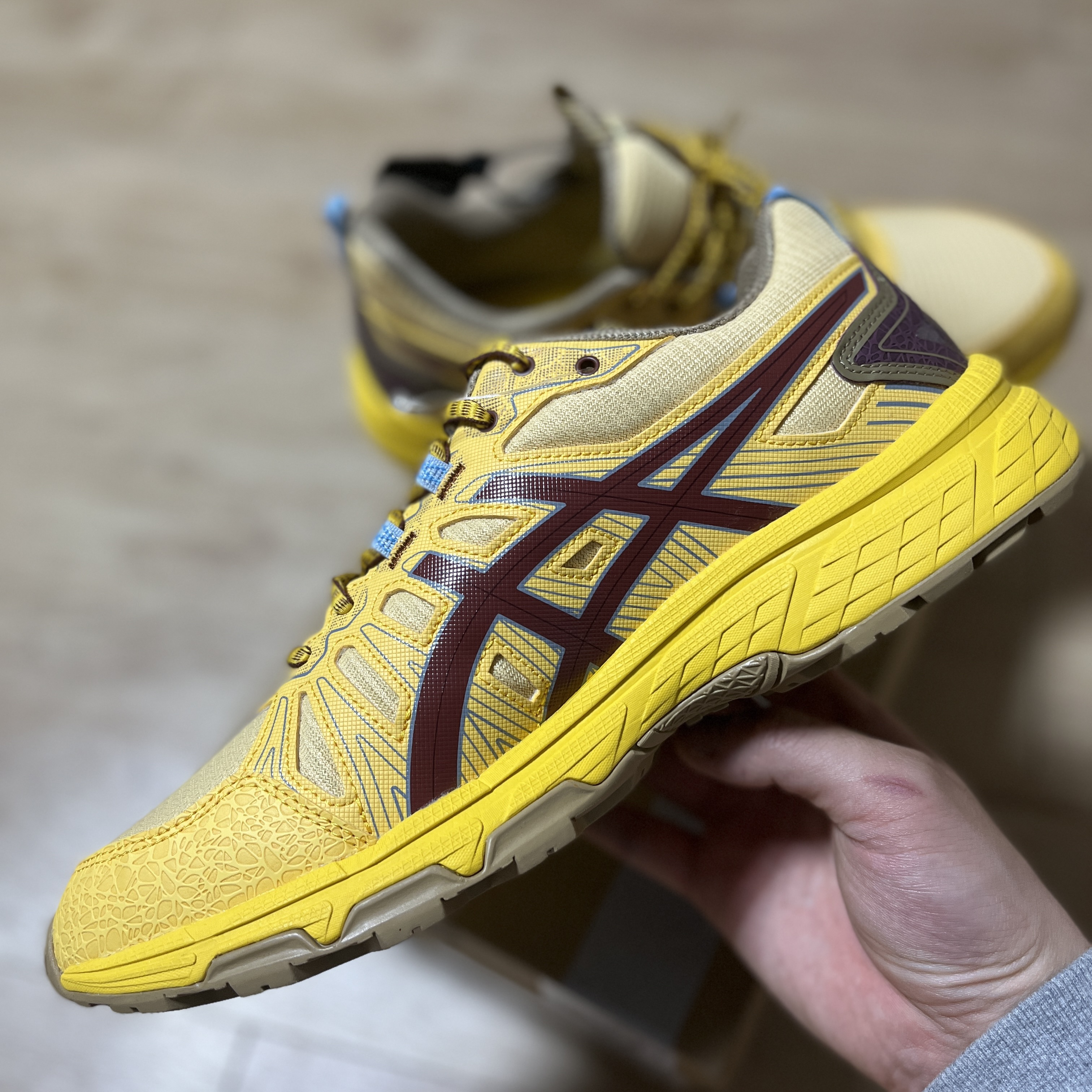 Asics HN1-S Gel-Venture 7 Yellow Ox Brown 착용 스타일 - 2