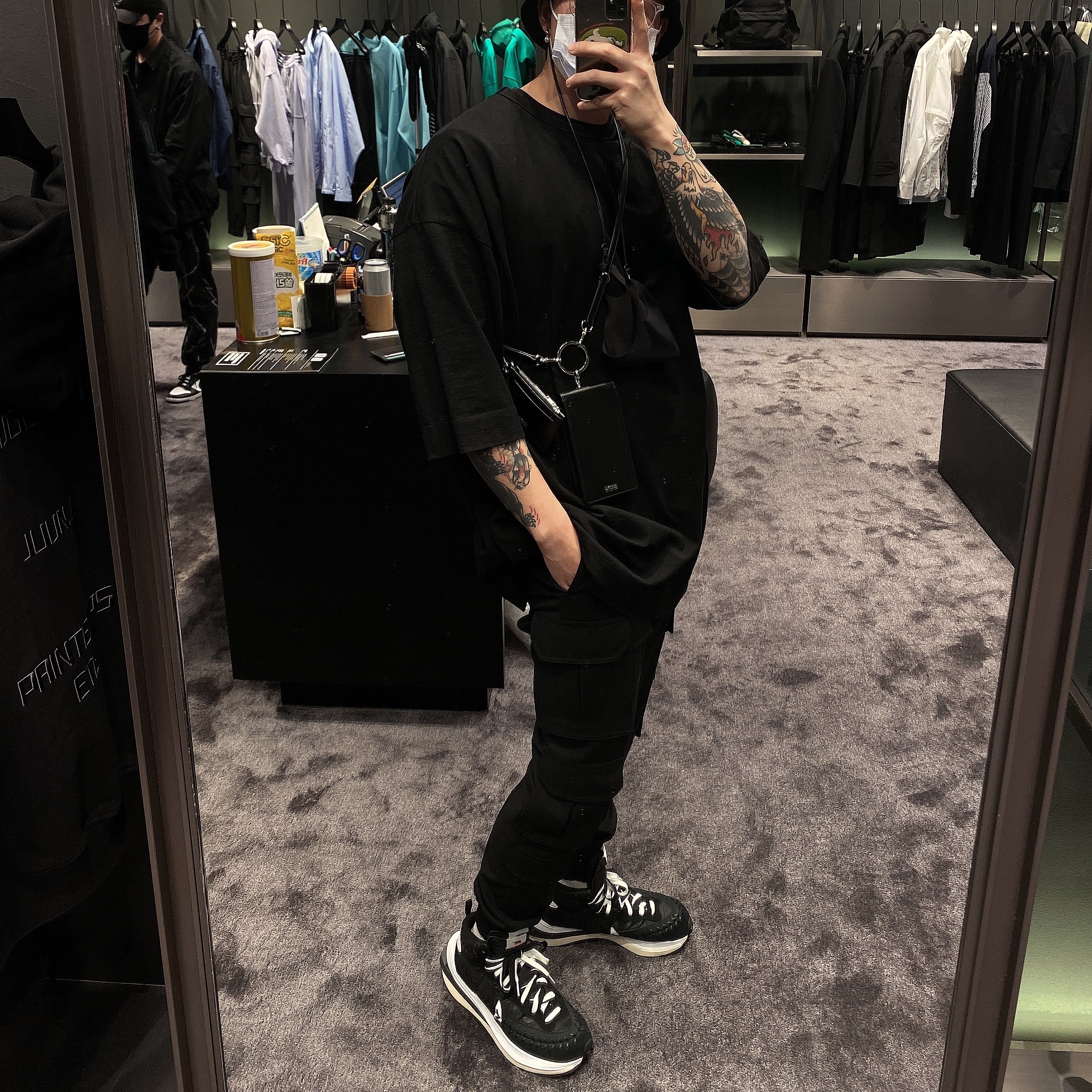 Nike x Sacai x Jean Paul Gaultier VaporWaffle Black White 착용 스타일