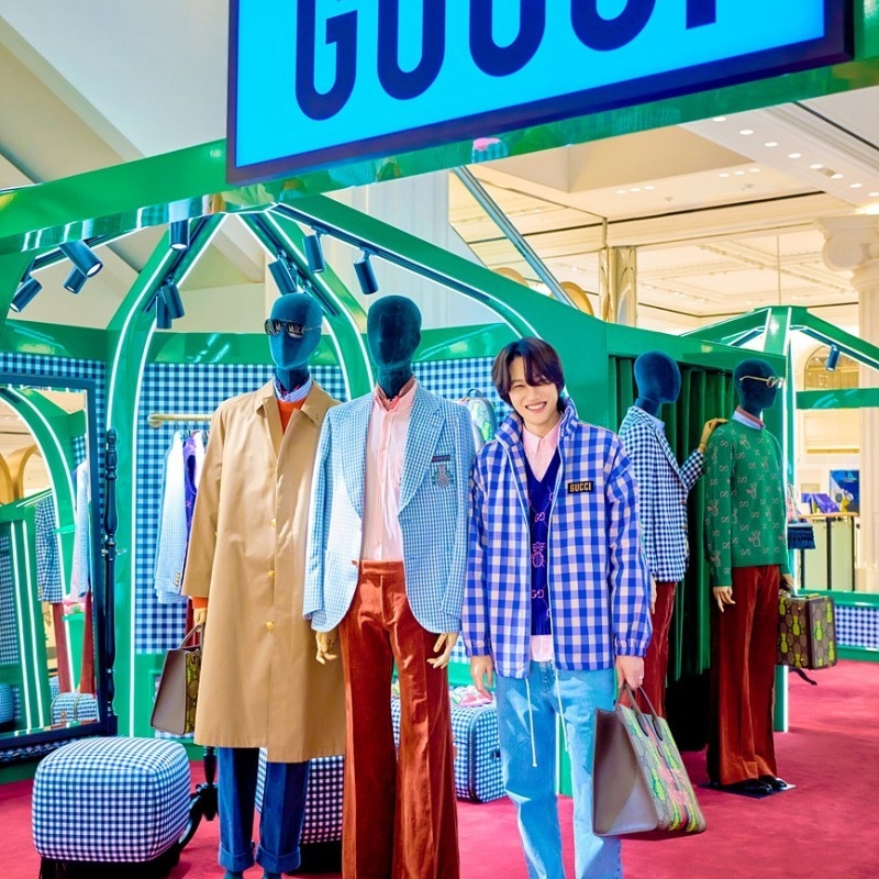 Gucci Pineapple Check Nylon Jacket Blue White 착용 스타일 - 2