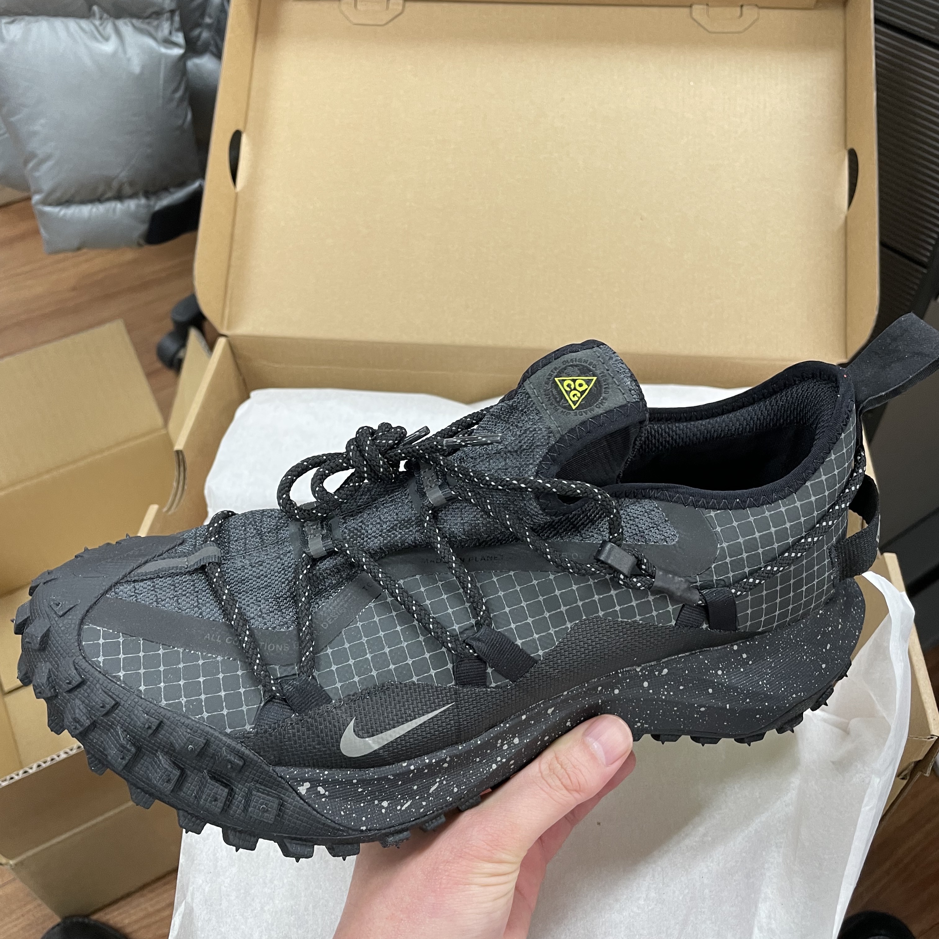 Nike ACG Mountain Fly Low Gore-Tex SE Dark Smoke Grey 착용 스타일